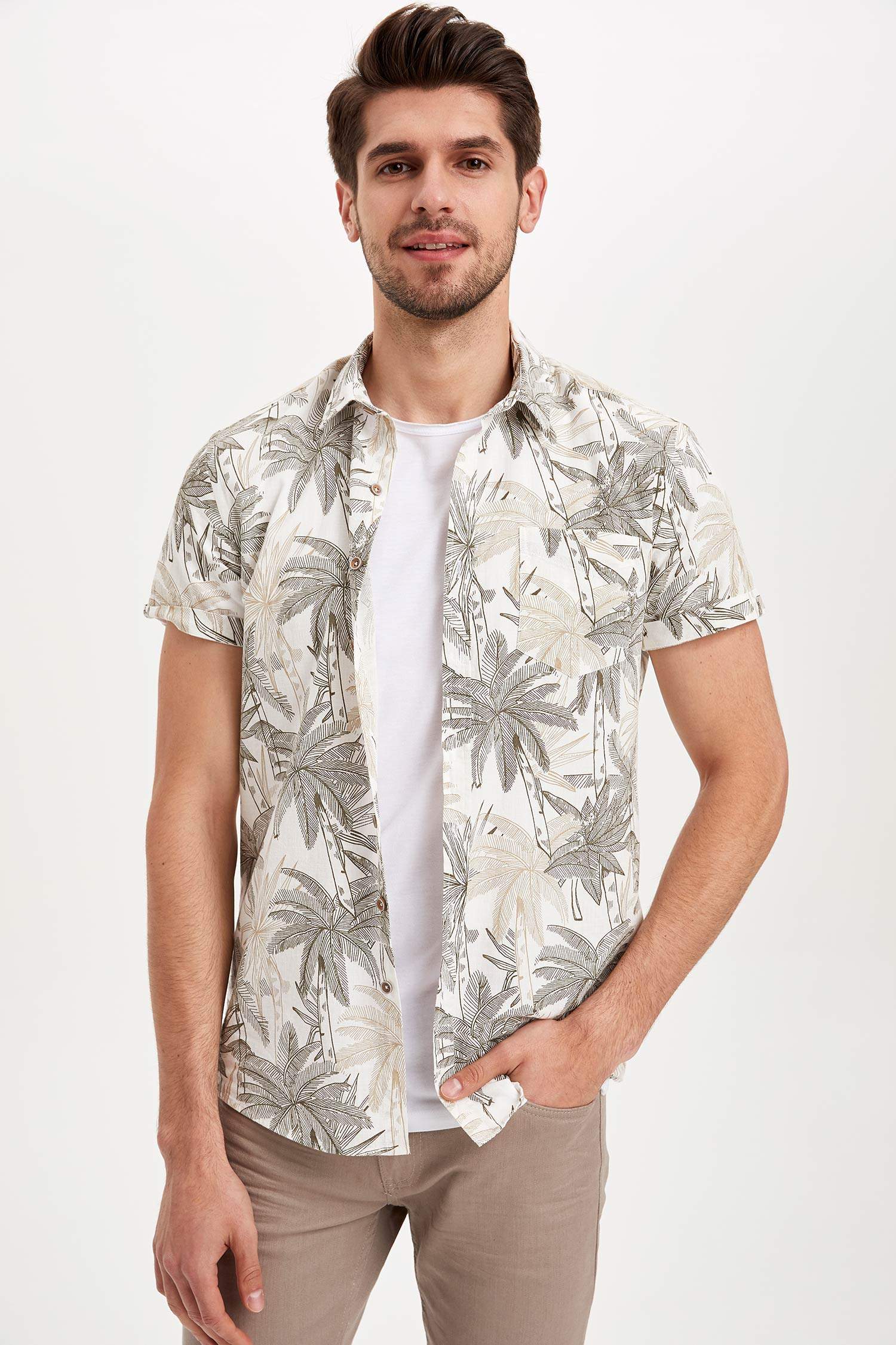 Defacto Palmiye Desenli Slim Fit Kısa Kollu Gömlek. 3 Defacto Palmiye Desenli Slim Fit Kısa Kollu Gömlek. 3