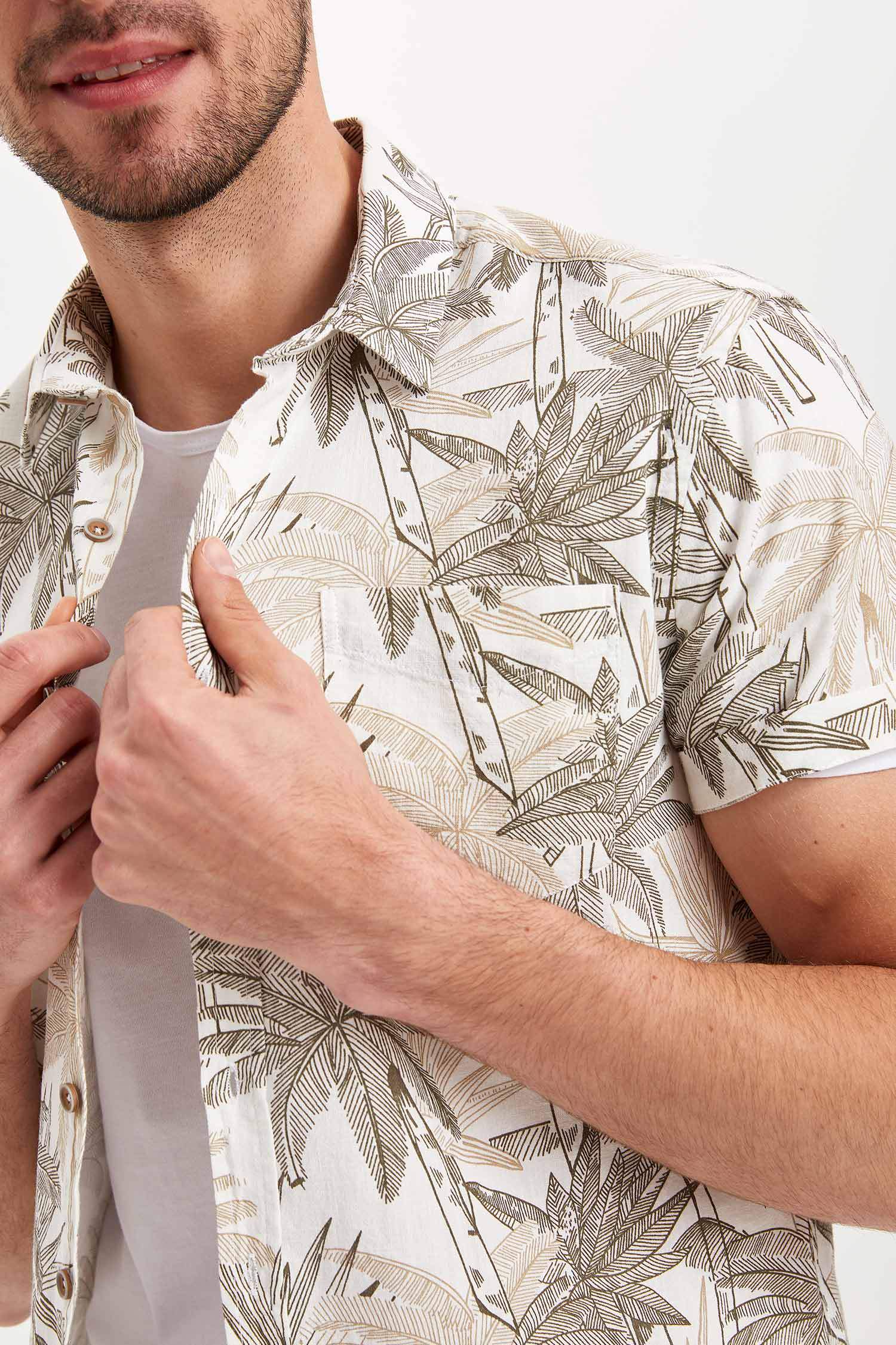 Defacto Palmiye Desenli Slim Fit Kısa Kollu Gömlek. 4 Defacto Palmiye Desenli Slim Fit Kısa Kollu Gömlek. 4