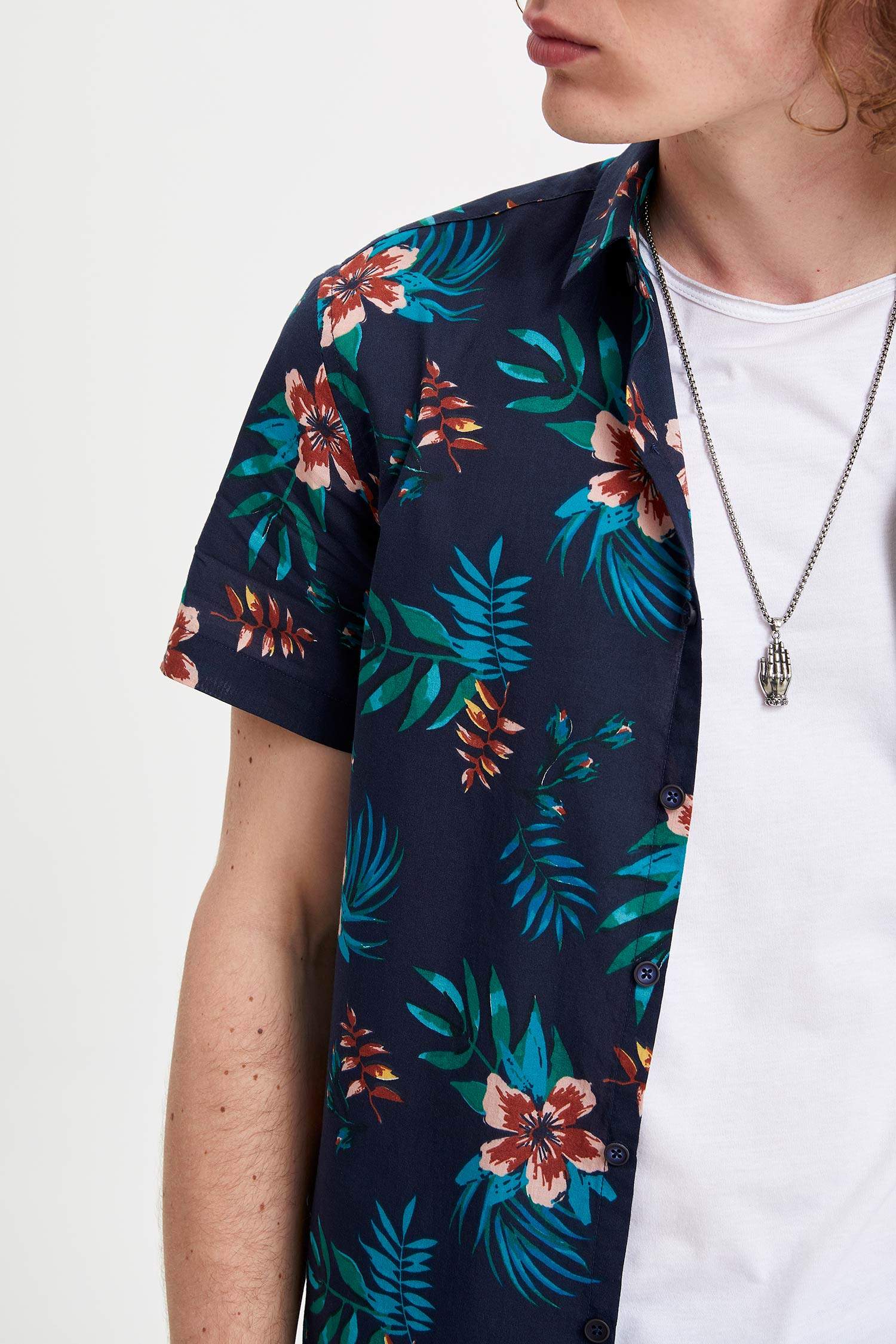 Defacto Çiçekli Slim Fit Kısa Kollu Gömlek. 4 Defacto Çiçekli Slim Fit Kısa Kollu Gömlek. 4