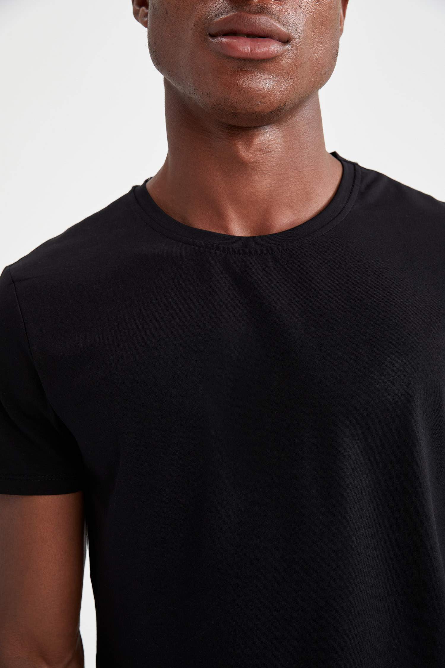 Slim Fit Bisiklet Yaka Basic Kısa Kollu Fanila
