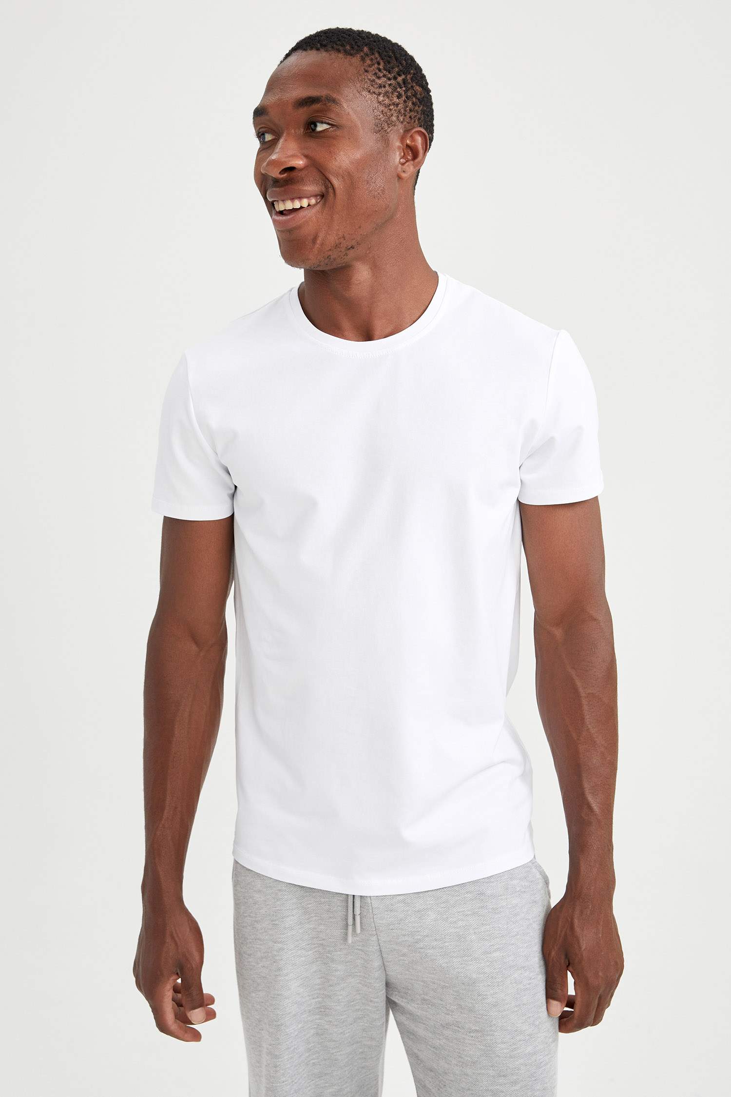Slim Fit Bisiklet Yaka Basic Kısa Kollu Fanila