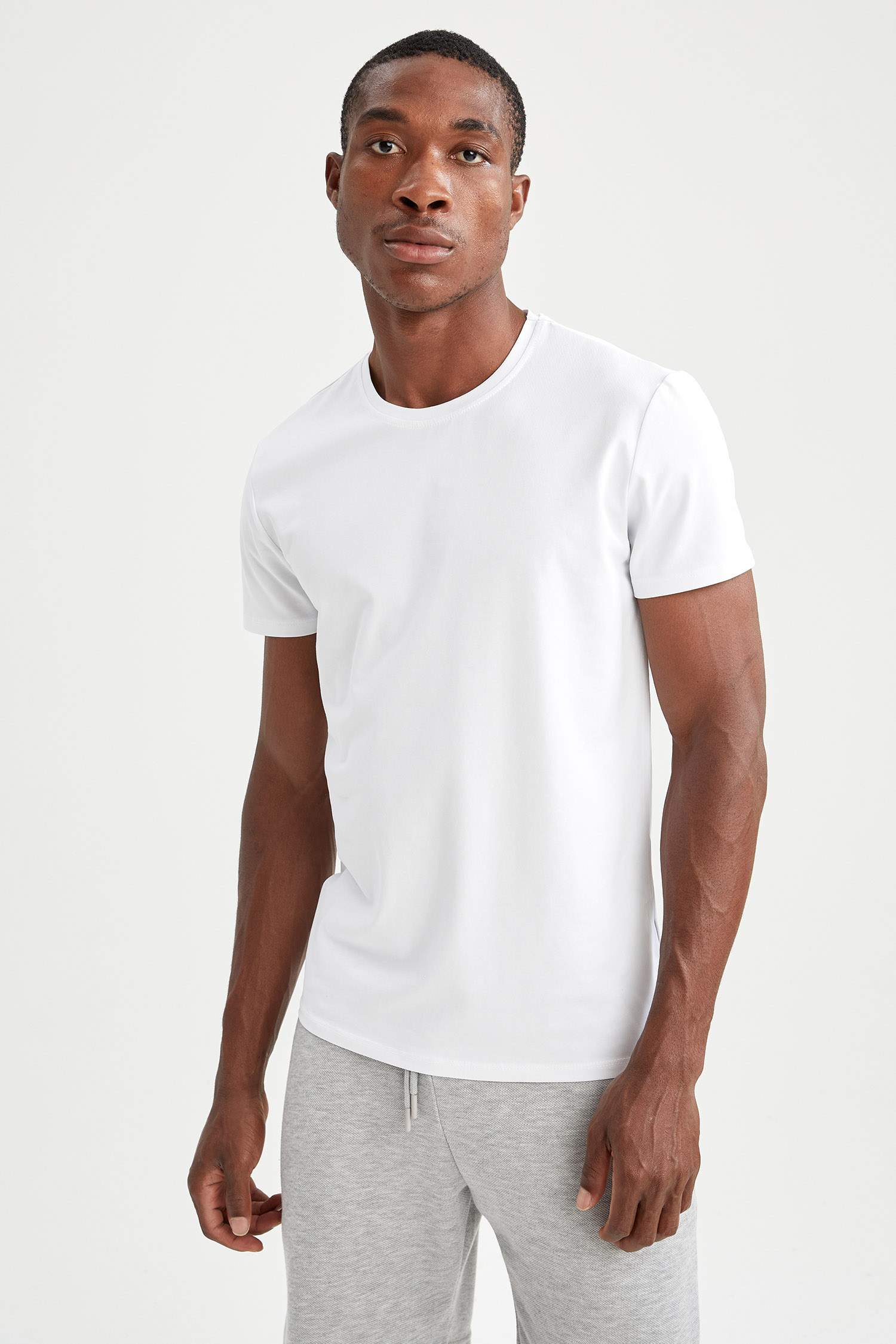 Slim Fit Bisiklet Yaka Basic Kısa Kollu Fanila