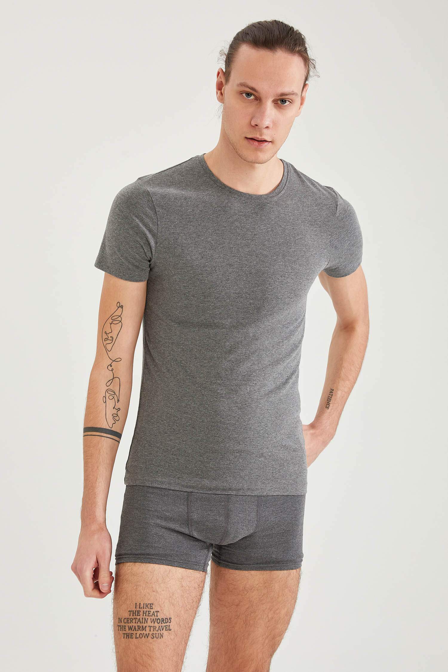 Slim Fit Bisiklet Yaka Basic Kısa Kollu Fanila