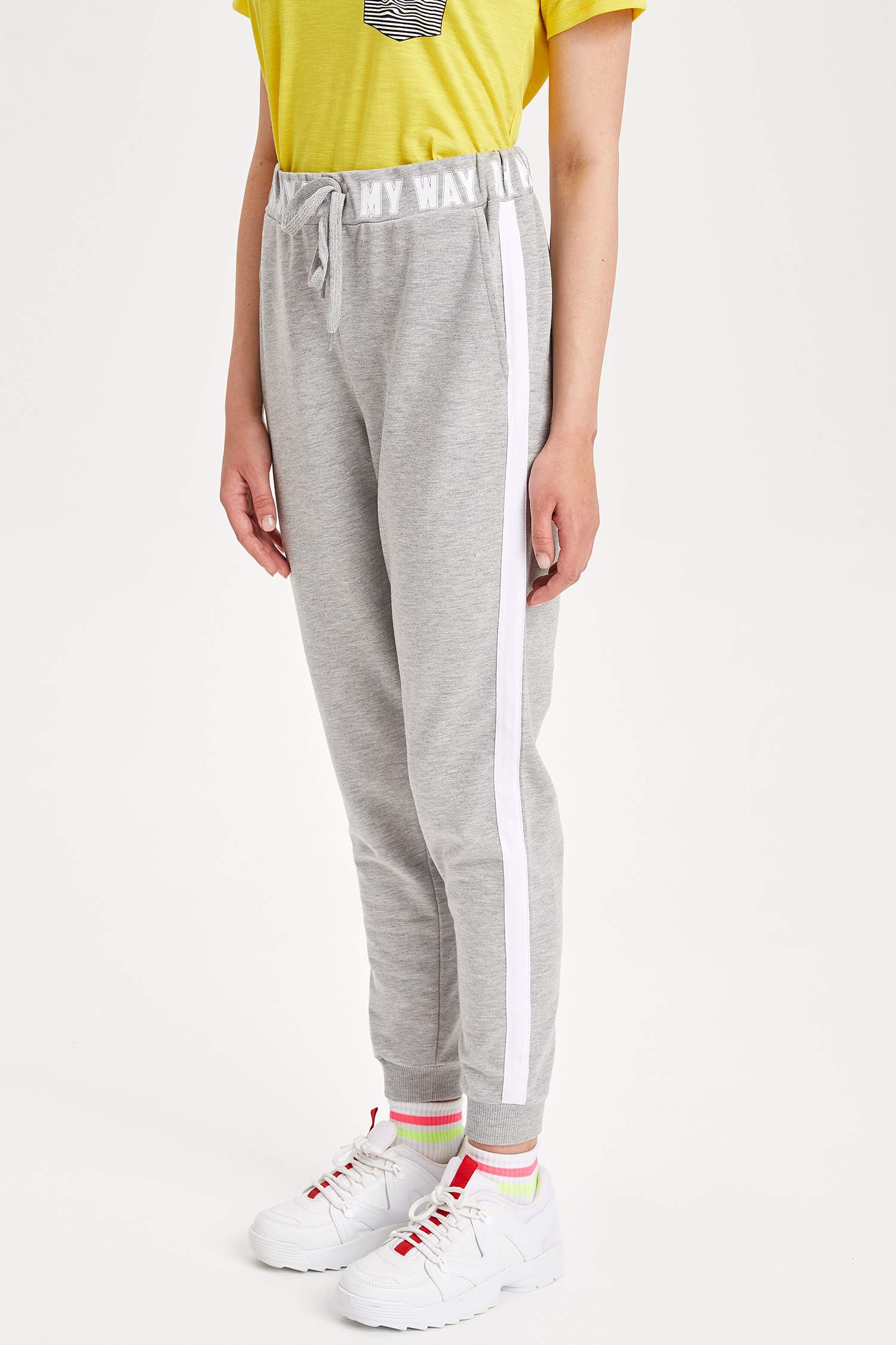 Defacto Şeritli Jogger Pantolon. 1 Defacto Şeritli Jogger Pantolon. 1