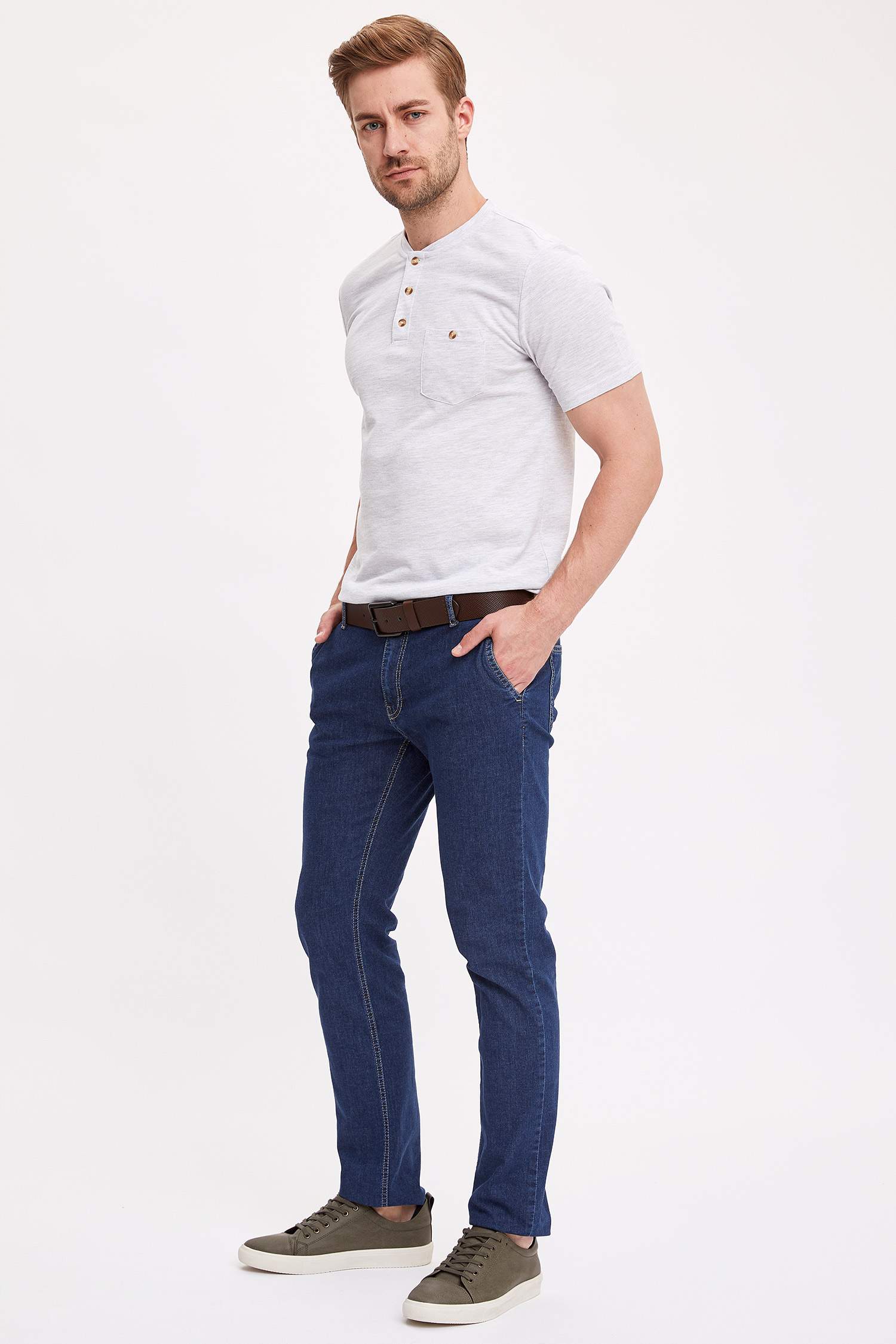 Defacto Düğmeli Kısa Kollu T-shirt. 2 Defacto Düğmeli Kısa Kollu T-shirt. 2