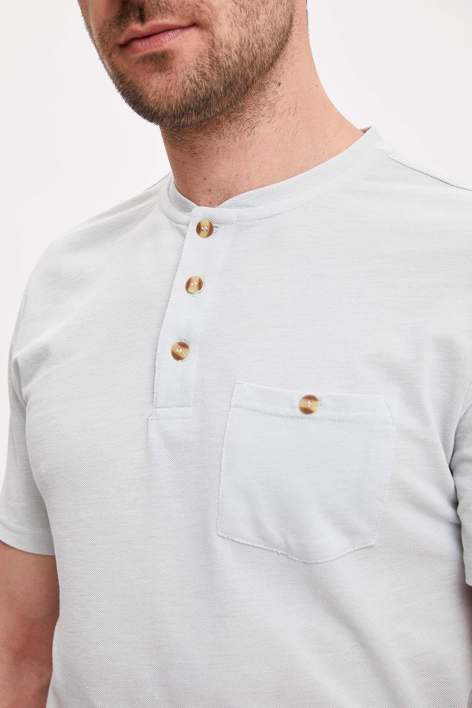 Defacto Düğmeli Kısa Kollu T-shirt. 3 Defacto Düğmeli Kısa Kollu T-shirt. 3