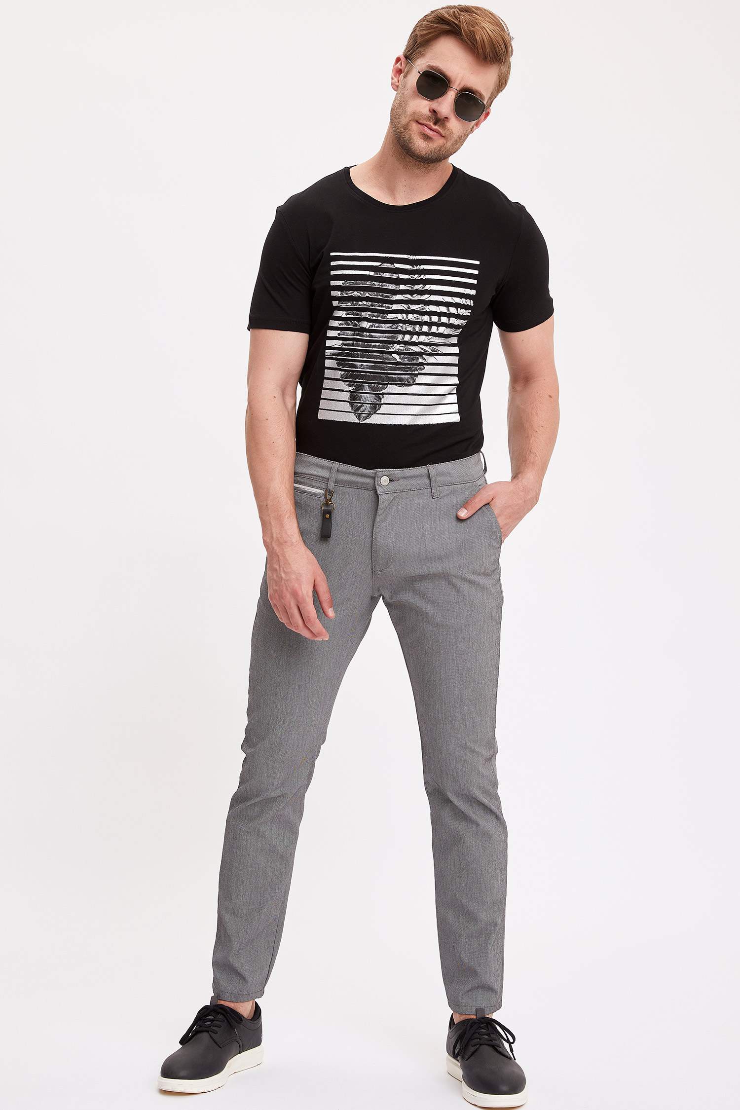 Defacto Baskılı Slim Fit T-shirt. 2 Defacto Baskılı Slim Fit T-shirt. 2