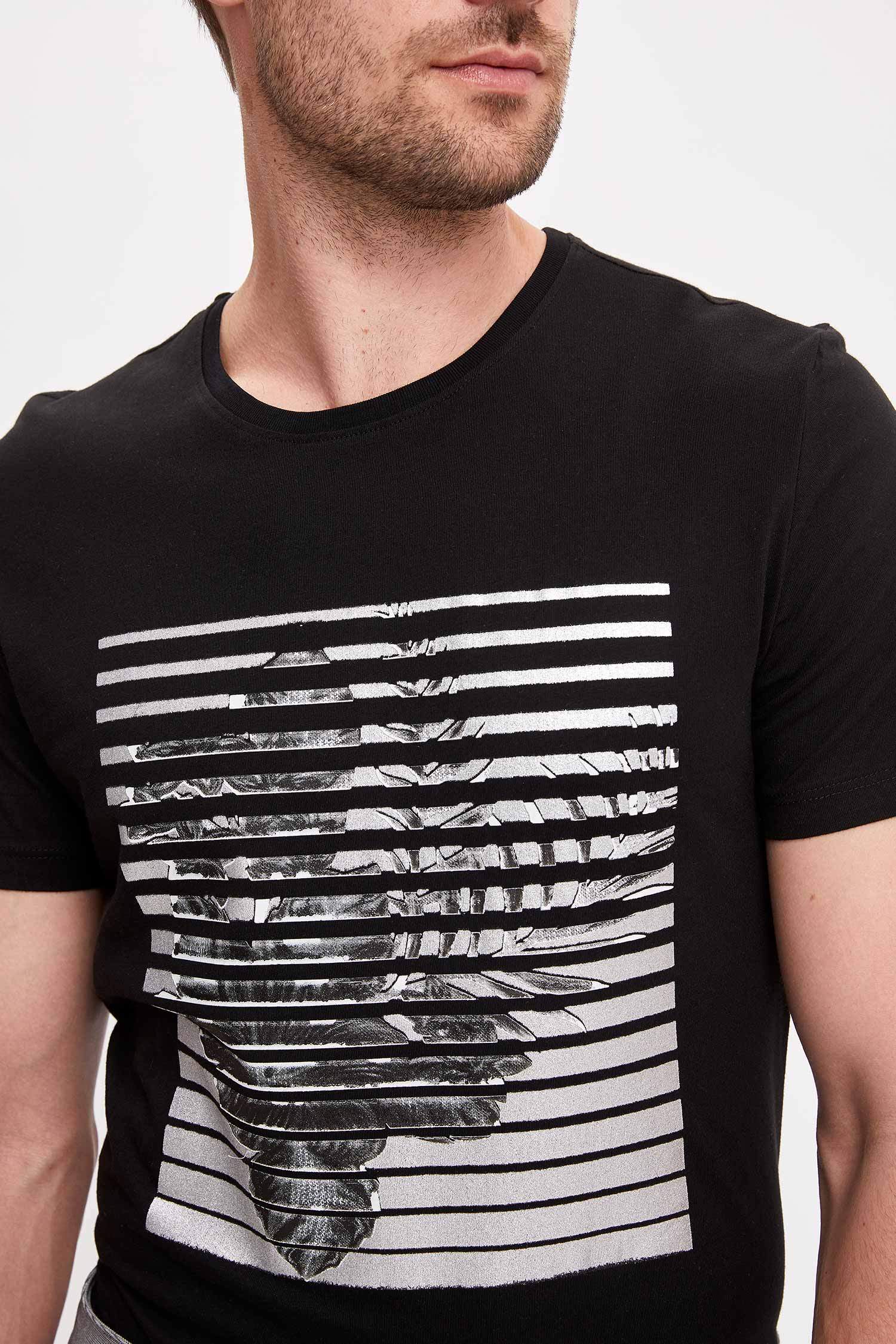 Defacto Baskılı Slim Fit T-shirt. 3 Defacto Baskılı Slim Fit T-shirt. 3