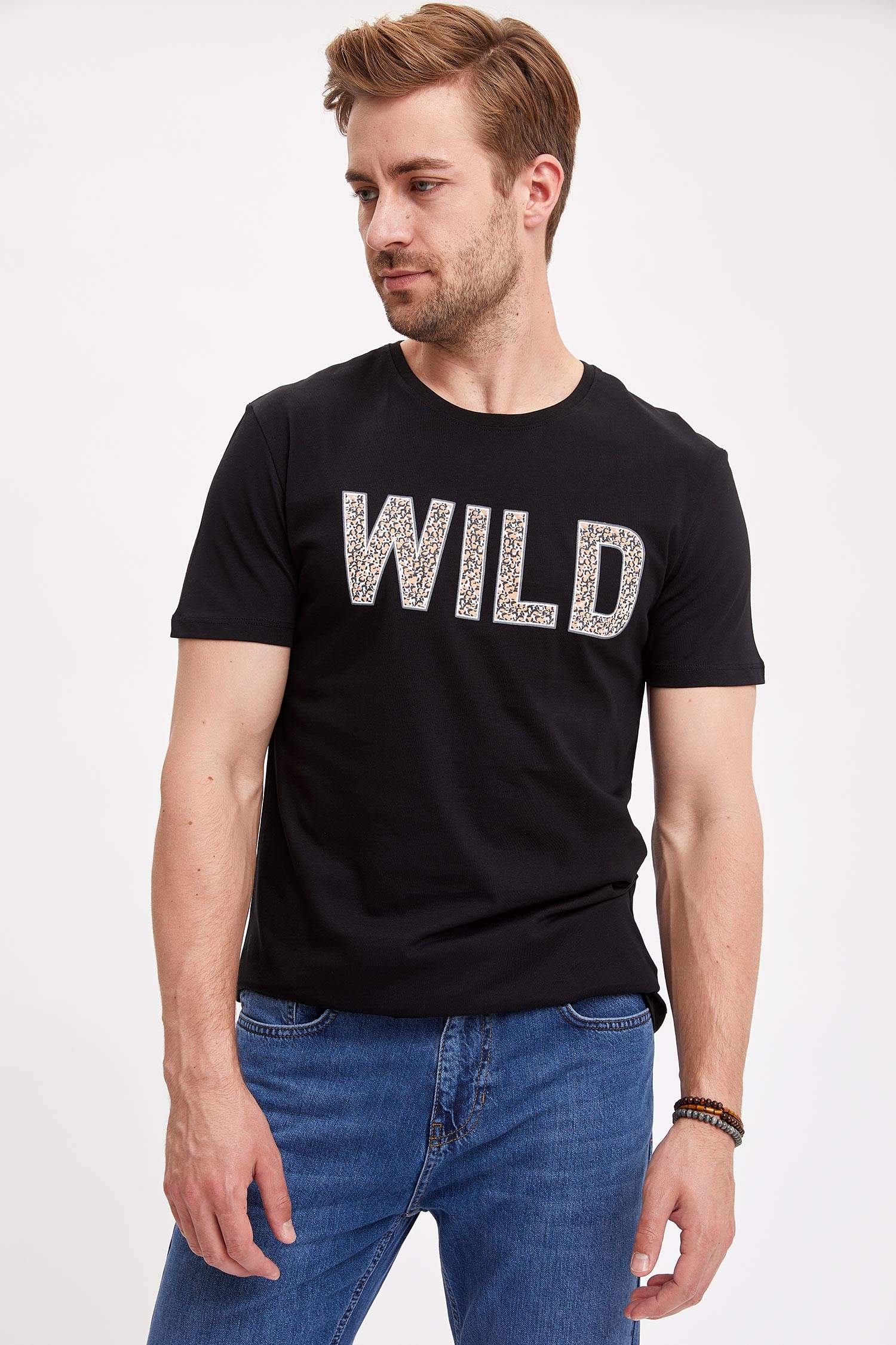 Defacto Baskılı Slim Fit T-shirt. 1 Defacto Baskılı Slim Fit T-shirt. 1