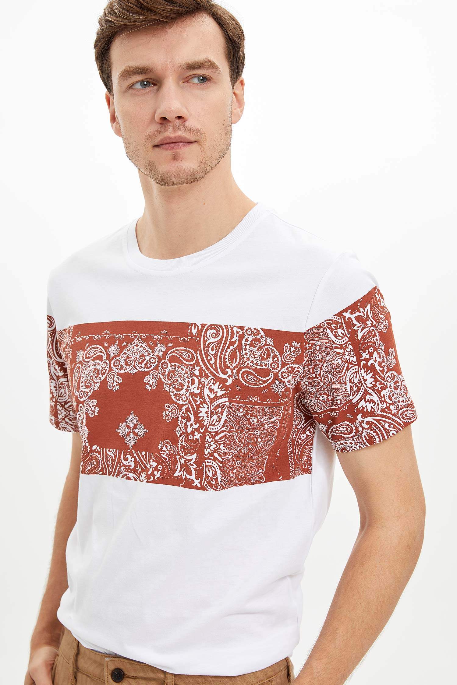 Defacto Renk Bloklu Kısa Kollu T-shirt. 3 Defacto Renk Bloklu Kısa Kollu T-shirt. 3