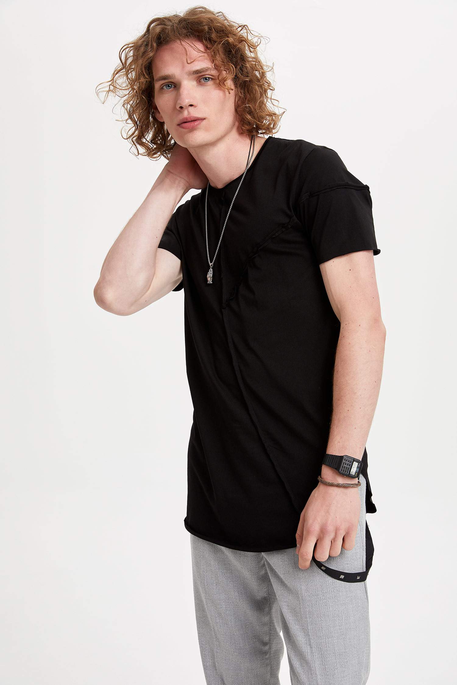 Defacto Long Fit Kısa Kollu T-shirt. 1 Defacto Long Fit Kısa Kollu T-shirt. 1
