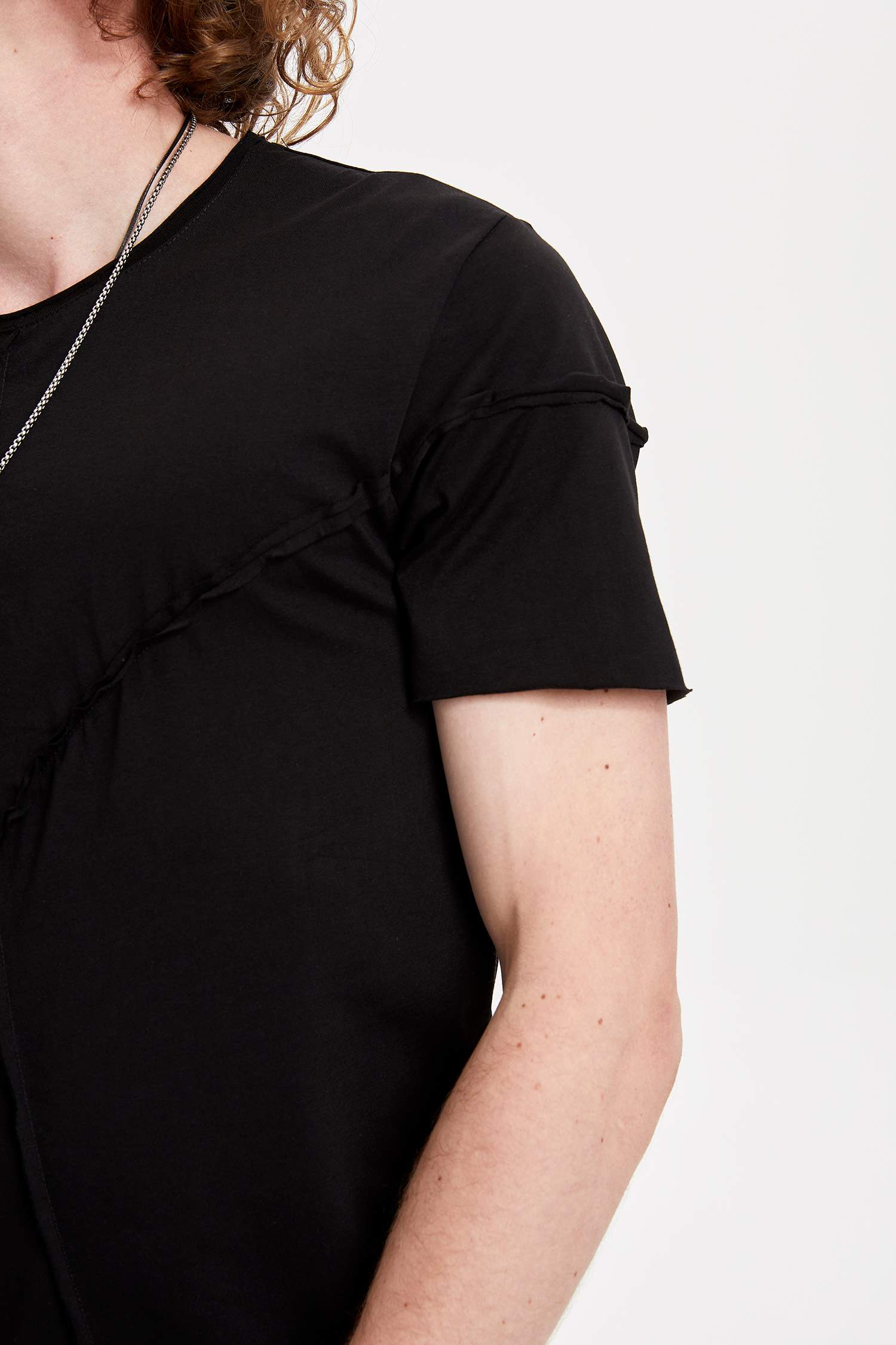 Defacto Long Fit Kısa Kollu T-shirt. 3 Defacto Long Fit Kısa Kollu T-shirt. 3