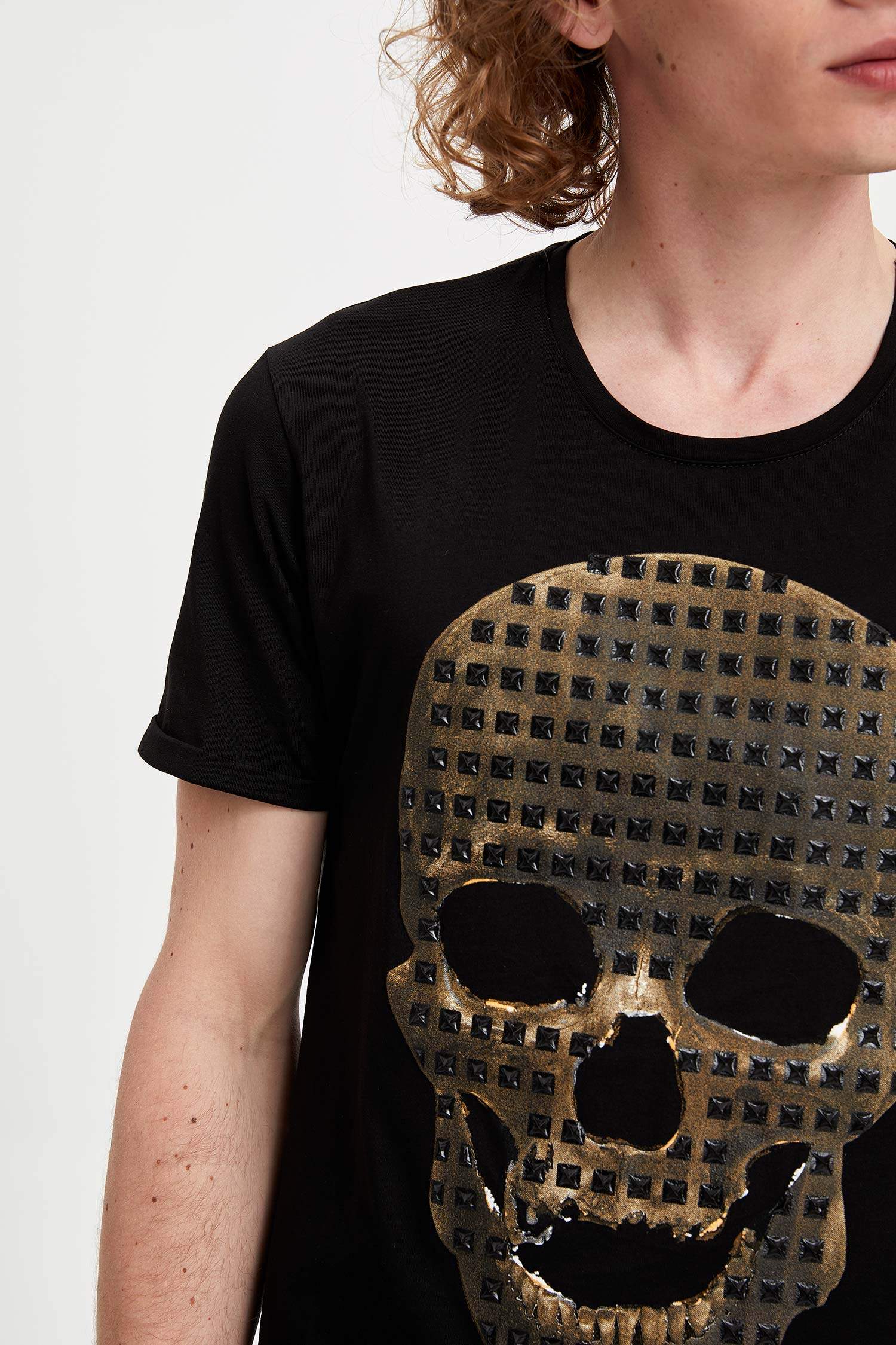 Defacto Kuru Kafalı Kısa Kollu T-shirt. 4 Defacto Kuru Kafalı Kısa Kollu T-shirt. 4