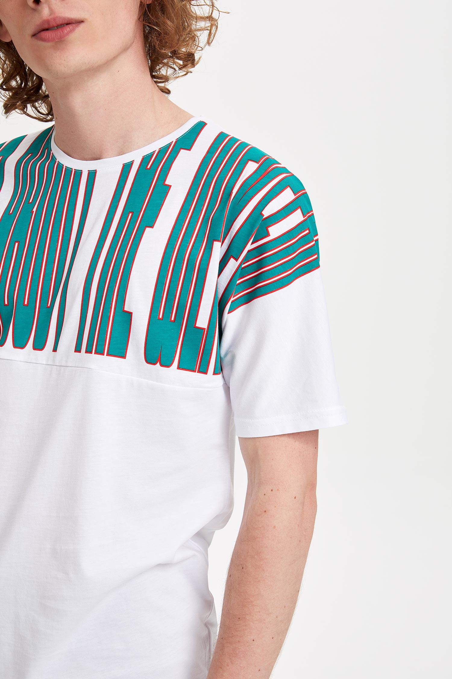 Defacto Renk Bloklu Oversize T-shirt. 4 Defacto Renk Bloklu Oversize T-shirt. 4