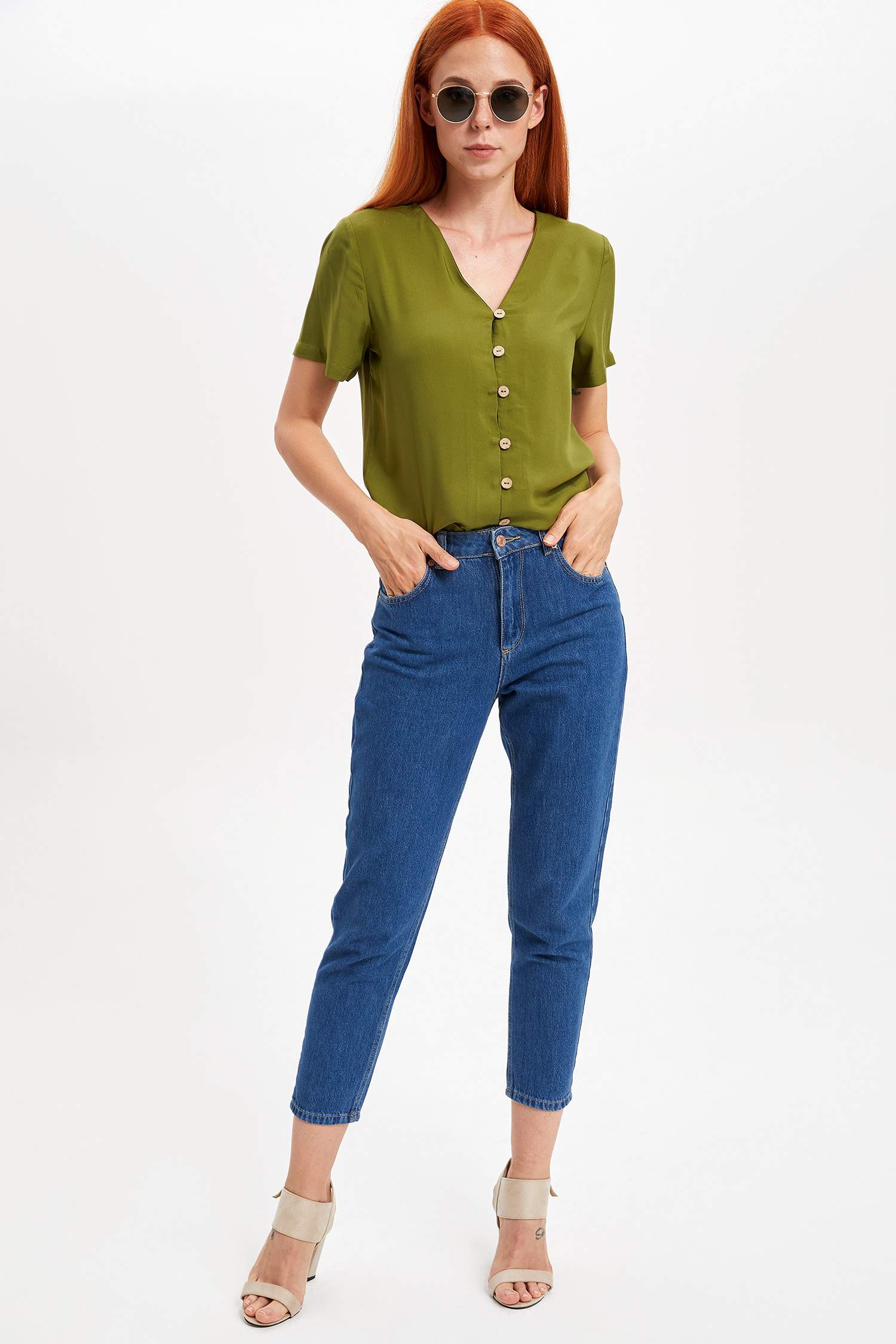 Defacto V Yaka Kısa Kollu Gömlek. 2 Defacto V Yaka Kısa Kollu Gömlek. 2