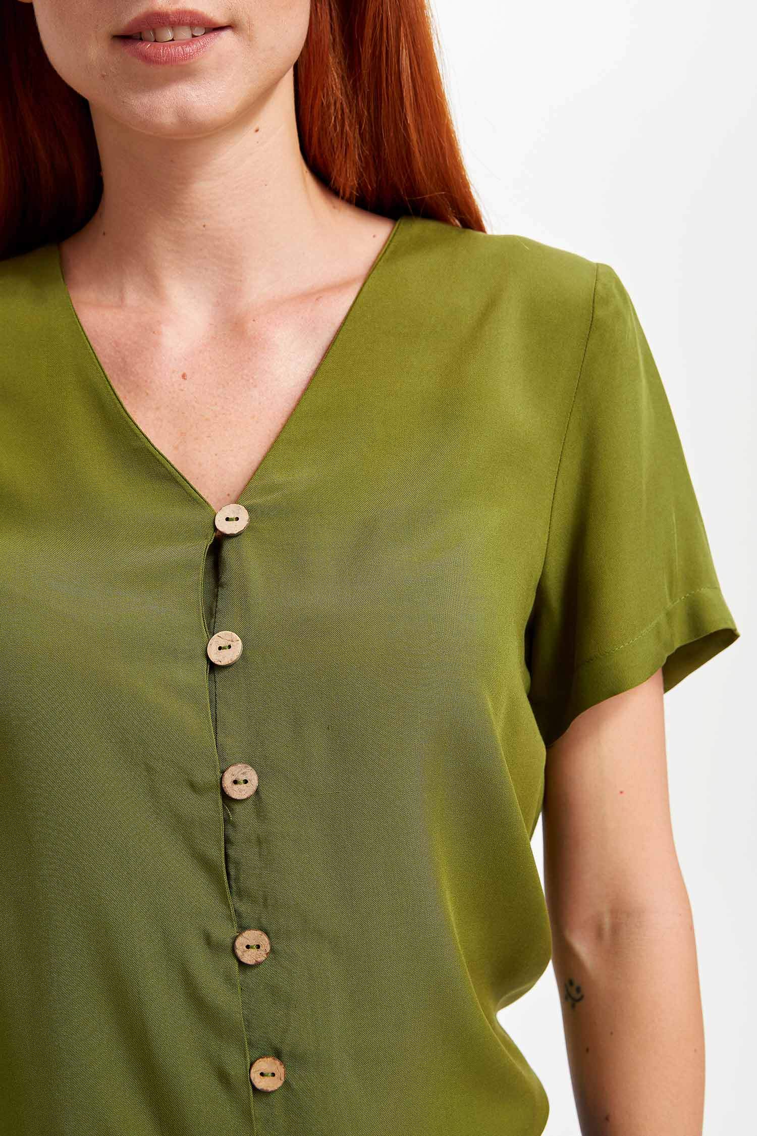 Defacto V Yaka Kısa Kollu Gömlek. 4 Defacto V Yaka Kısa Kollu Gömlek. 4