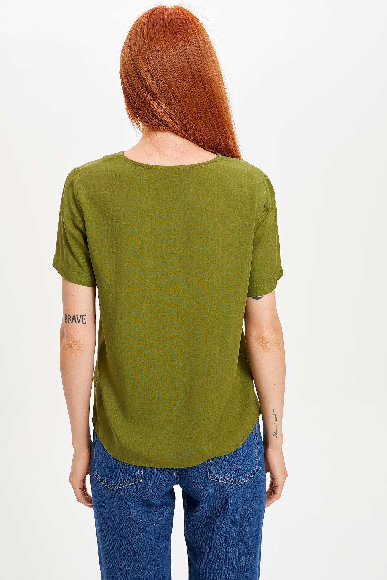 Defacto V Yaka Kısa Kollu Gömlek. 5 Defacto V Yaka Kısa Kollu Gömlek. 5