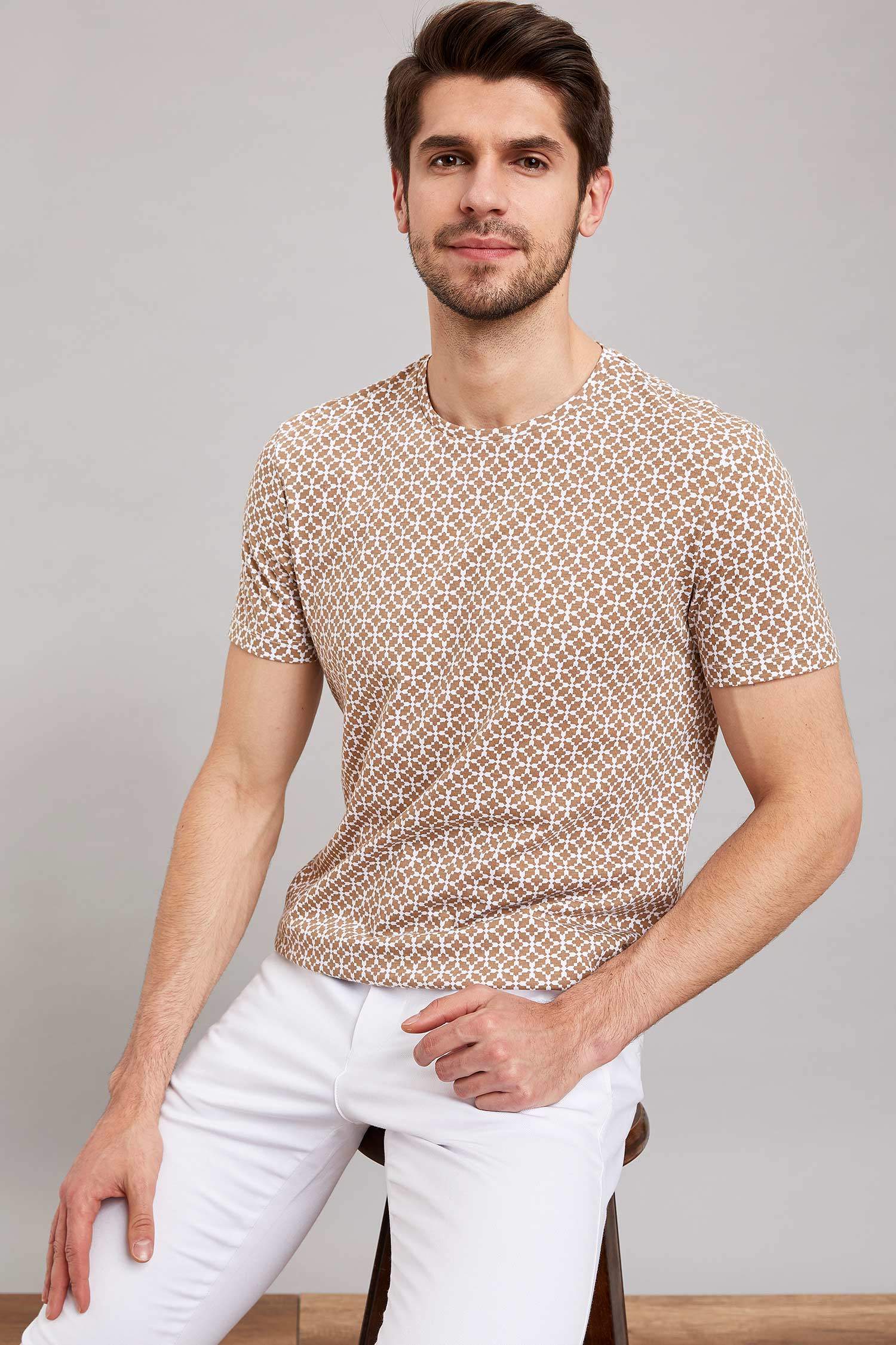 Defacto Desenli Slim Fit T-shirt. 1 Defacto Desenli Slim Fit T-shirt. 1