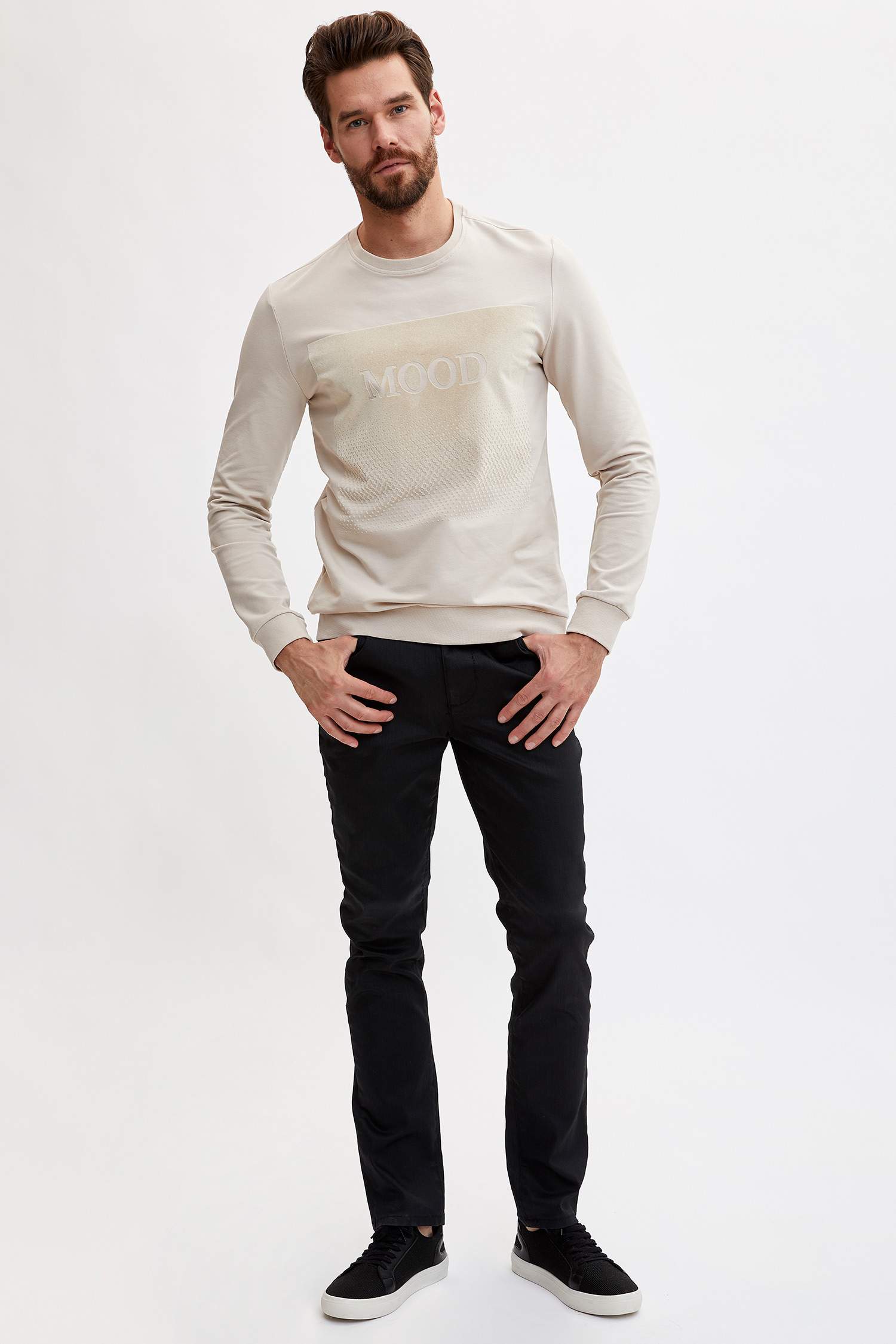 Defacto Slim Fit Baskılı Sweatshirt. 2 Defacto Slim Fit Baskılı Sweatshirt. 2