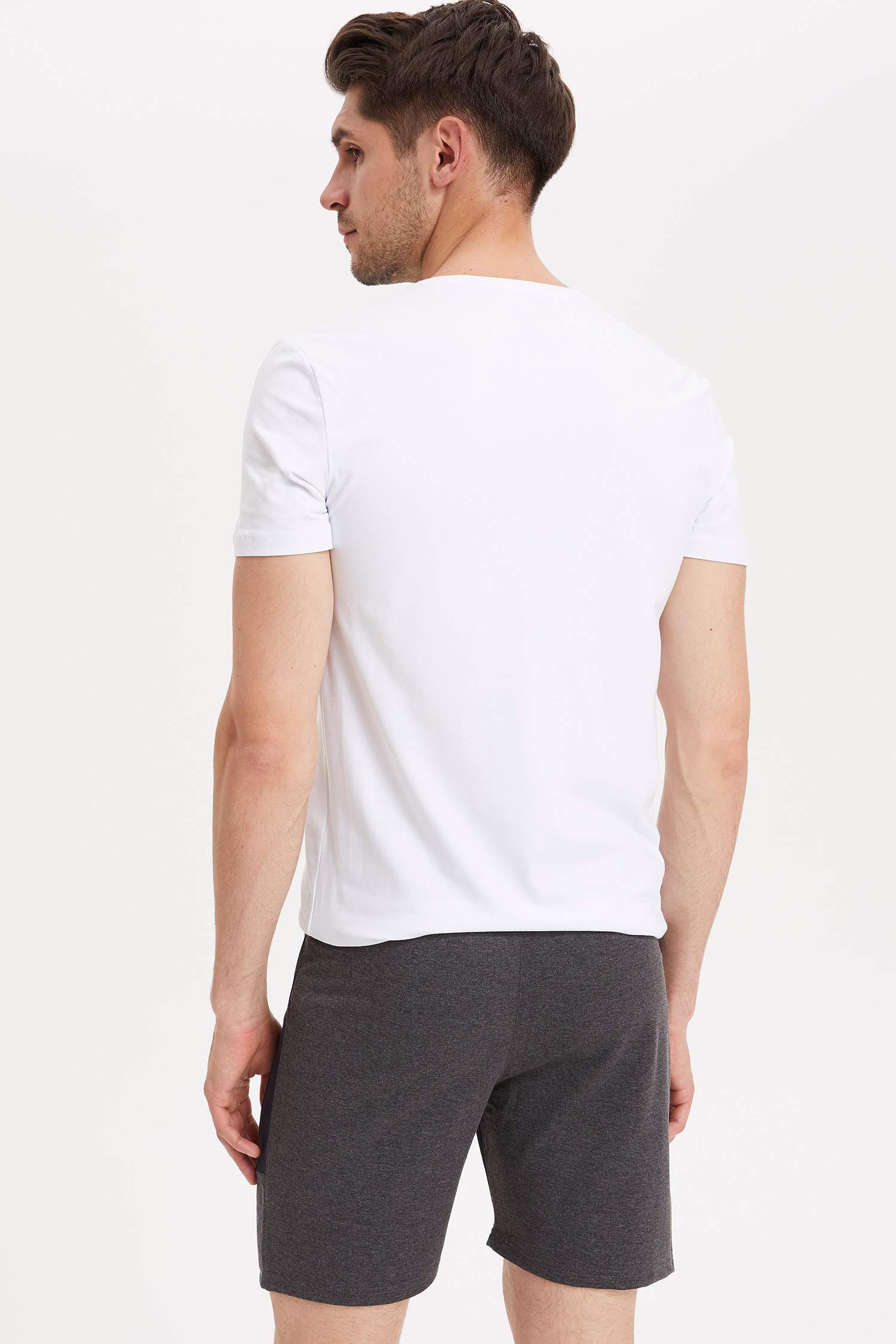Defacto Şeritli Slim Fit Şort. 2 Defacto Şeritli Slim Fit Şort. 2
