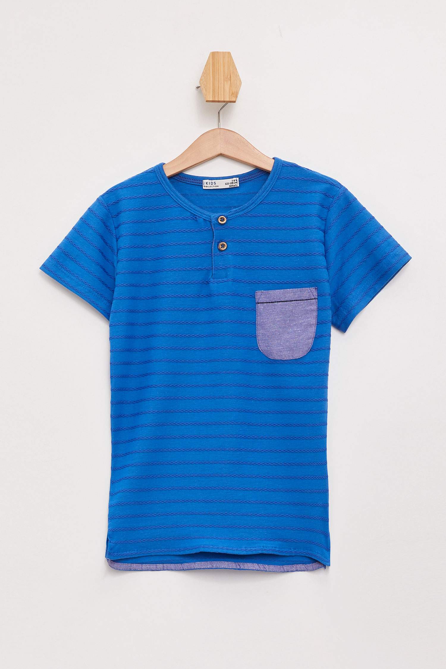 Defacto Yakası Düğmeli Kısa Kollu T-shirt. 1 Defacto Yakası Düğmeli Kısa Kollu T-shirt. 1