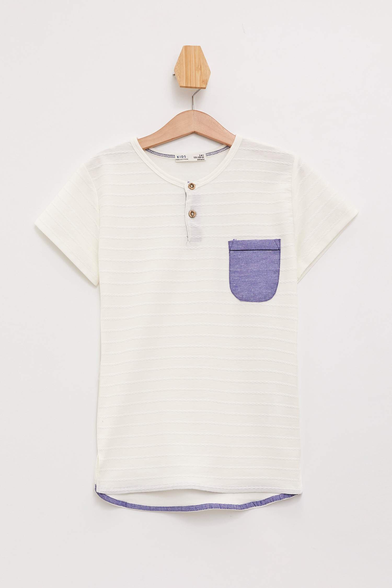 Defacto Yakası Düğmeli Kısa Kollu T-shirt. 1 Defacto Yakası Düğmeli Kısa Kollu T-shirt. 1
