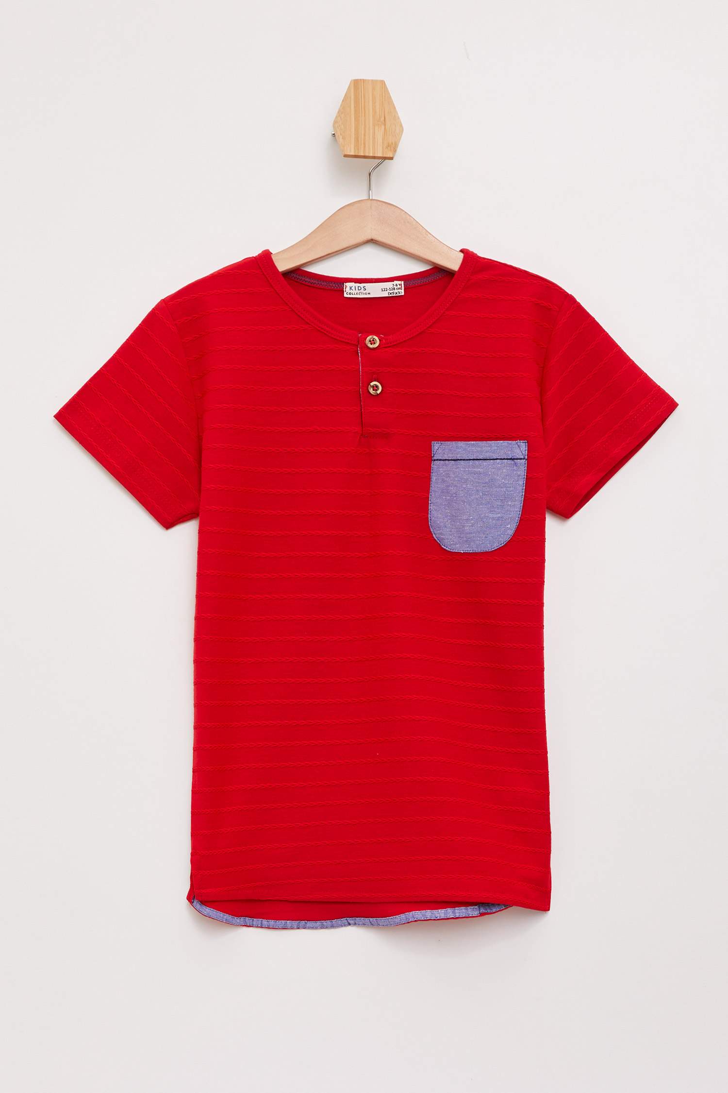 Defacto Yakası Düğmeli Kısa Kollu T-shirt. 1 Defacto Yakası Düğmeli Kısa Kollu T-shirt. 1