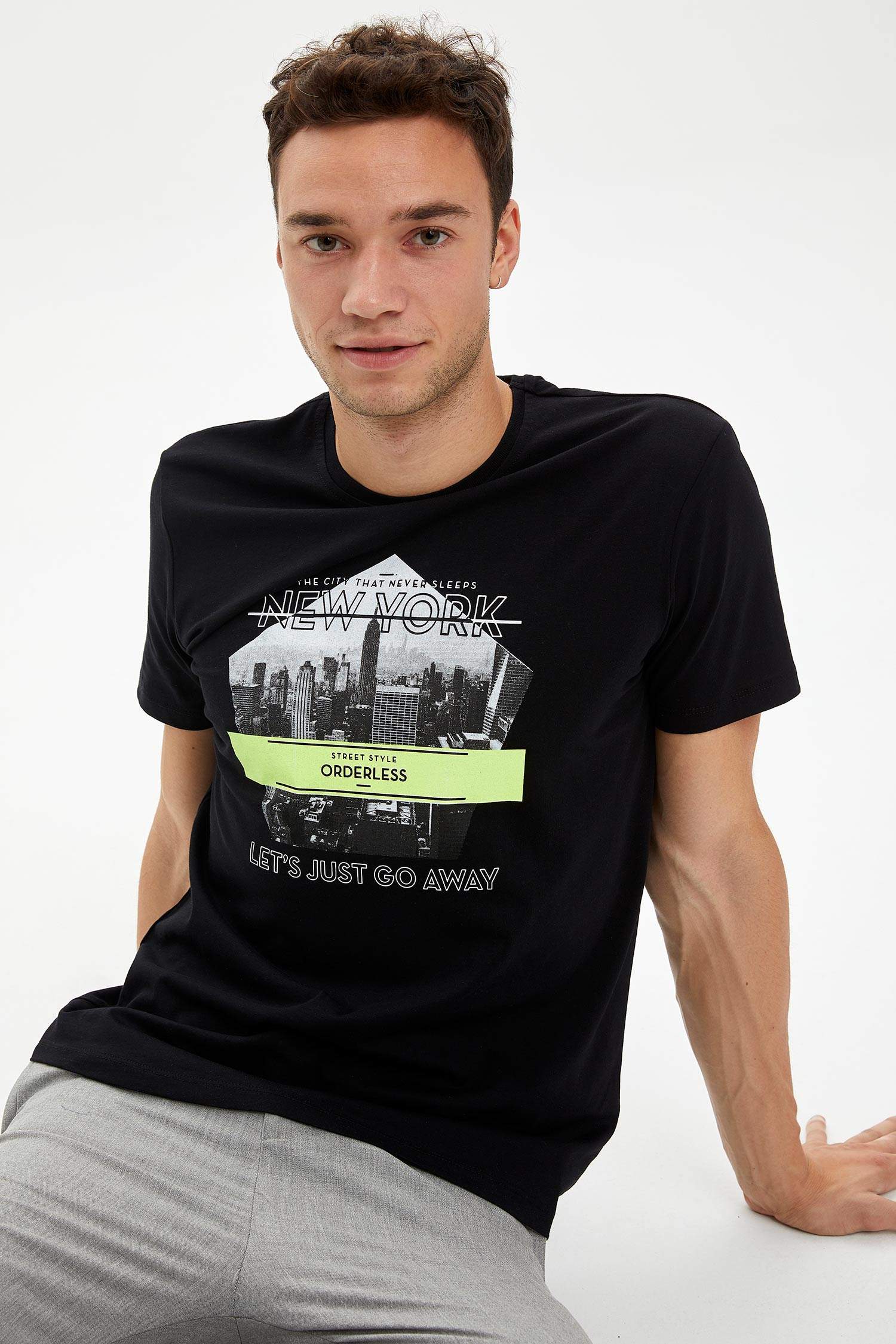 Defacto Baskılı Kısa Kollu Slim Fit T-shirt. 1 Defacto Baskılı Kısa Kollu Slim Fit T-shirt. 1