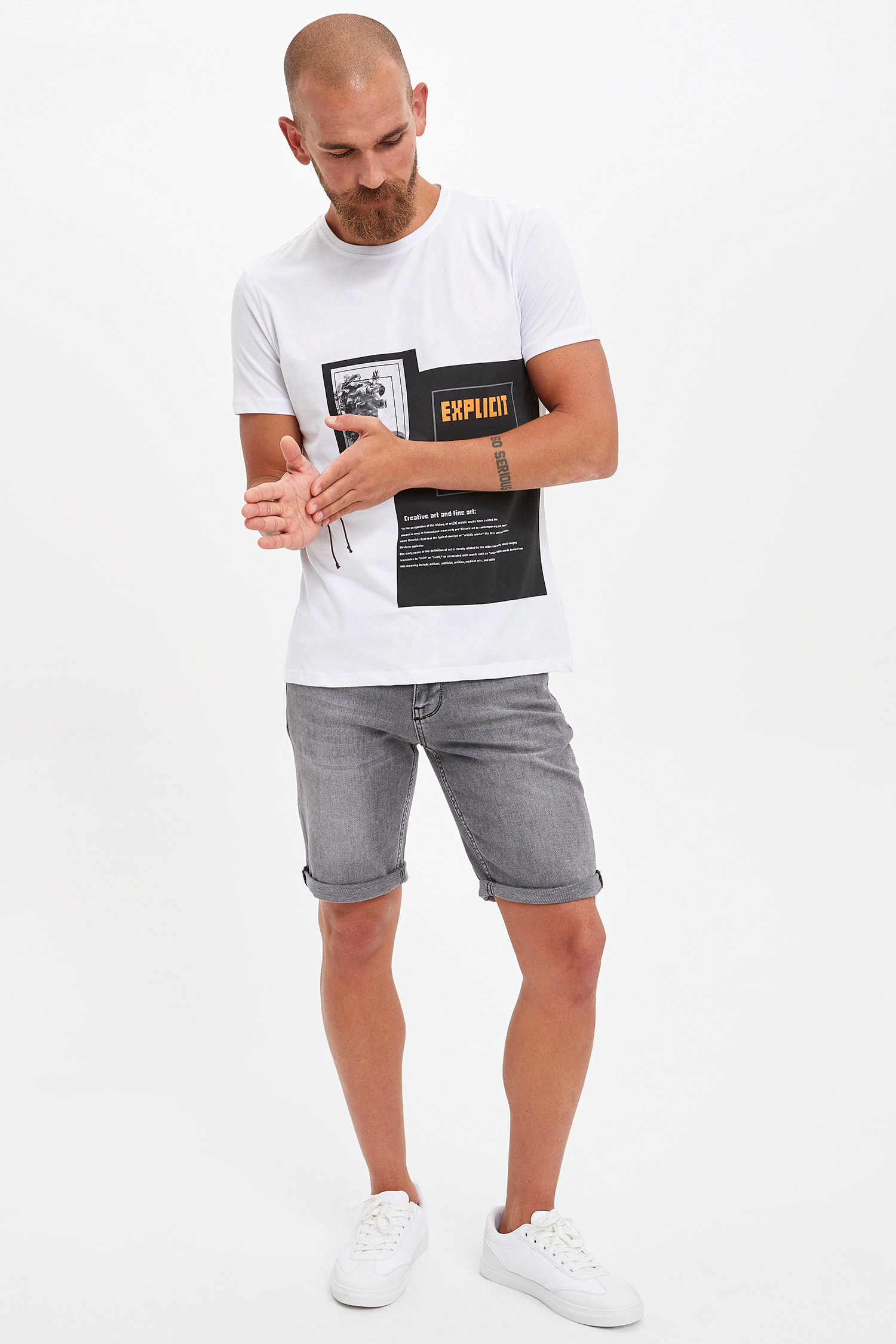 Defacto Baskılı Slim Fit T-shirt. 2 Defacto Baskılı Slim Fit T-shirt. 2