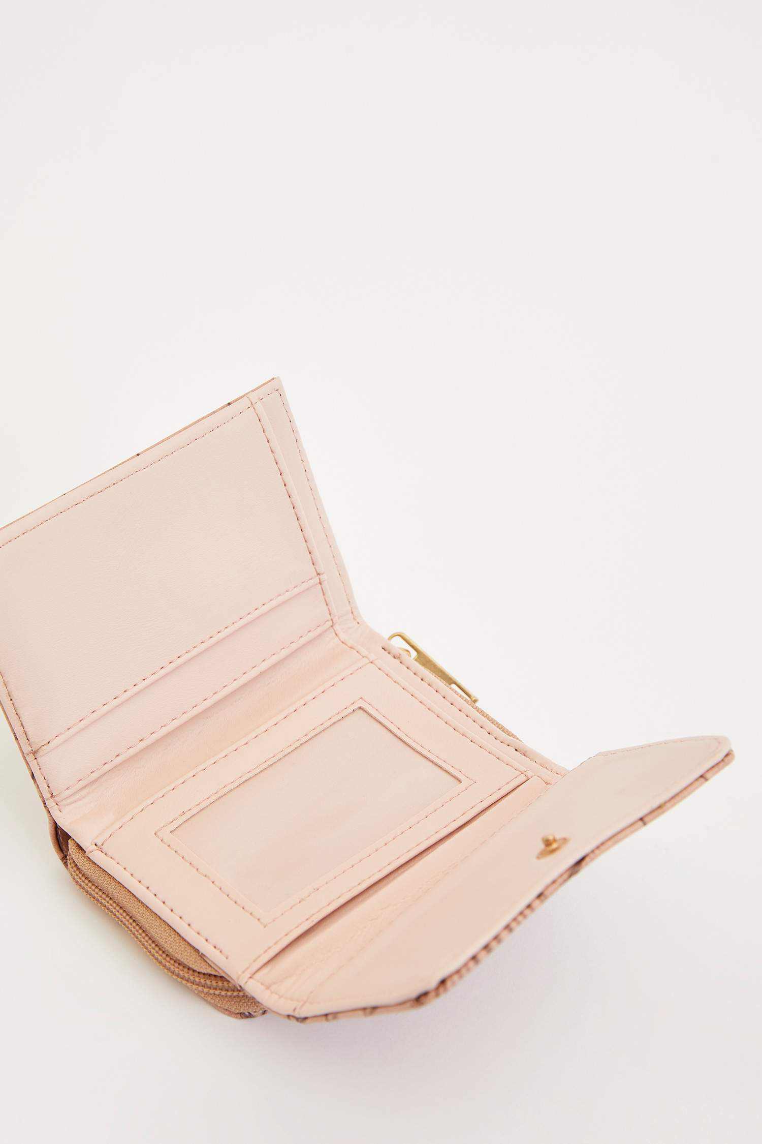 Defacto Parlak Küçük Boy Cüzdan. 3 Defacto Parlak Küçük Boy Cüzdan. 3