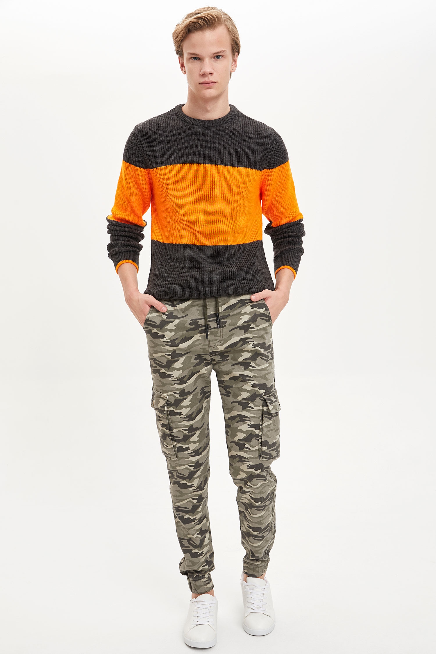 Defacto Neon Detaylı Slim Fit Kazak. 2 Defacto Neon Detaylı Slim Fit Kazak. 2