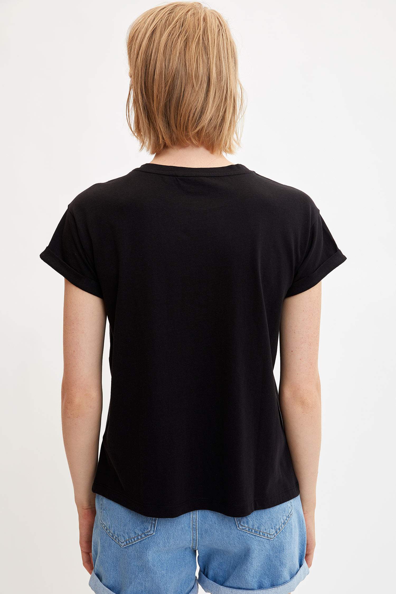 Defacto Mickey Mouse Lisanslı Kısa Kollu T-shirt. 3 Defacto Mickey Mouse Lisanslı Kısa Kollu T-shirt. 3