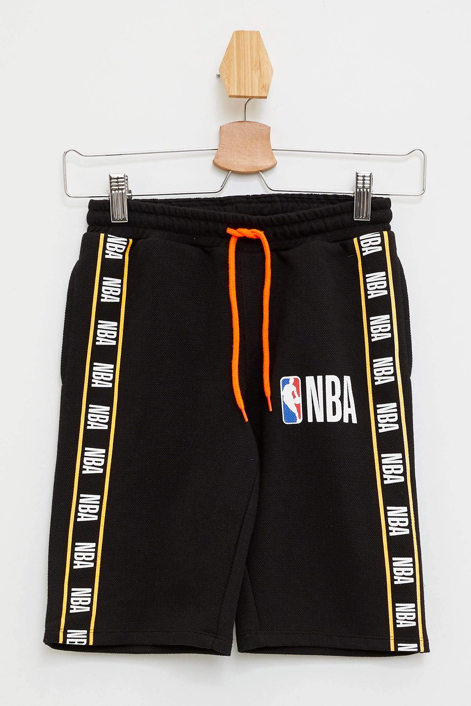 Defacto NBA Lisanslı Şeritli Bermuda. 3 Defacto NBA Lisanslı Şeritli Bermuda. 3