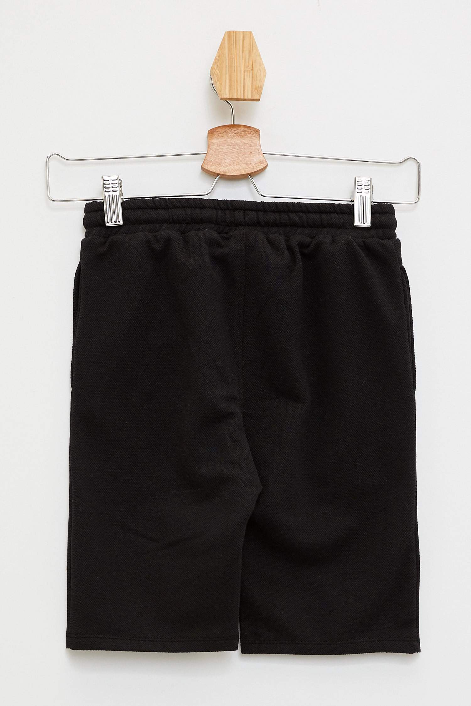 Defacto NBA Lisanslı Şeritli Bermuda. 4 Defacto NBA Lisanslı Şeritli Bermuda. 4