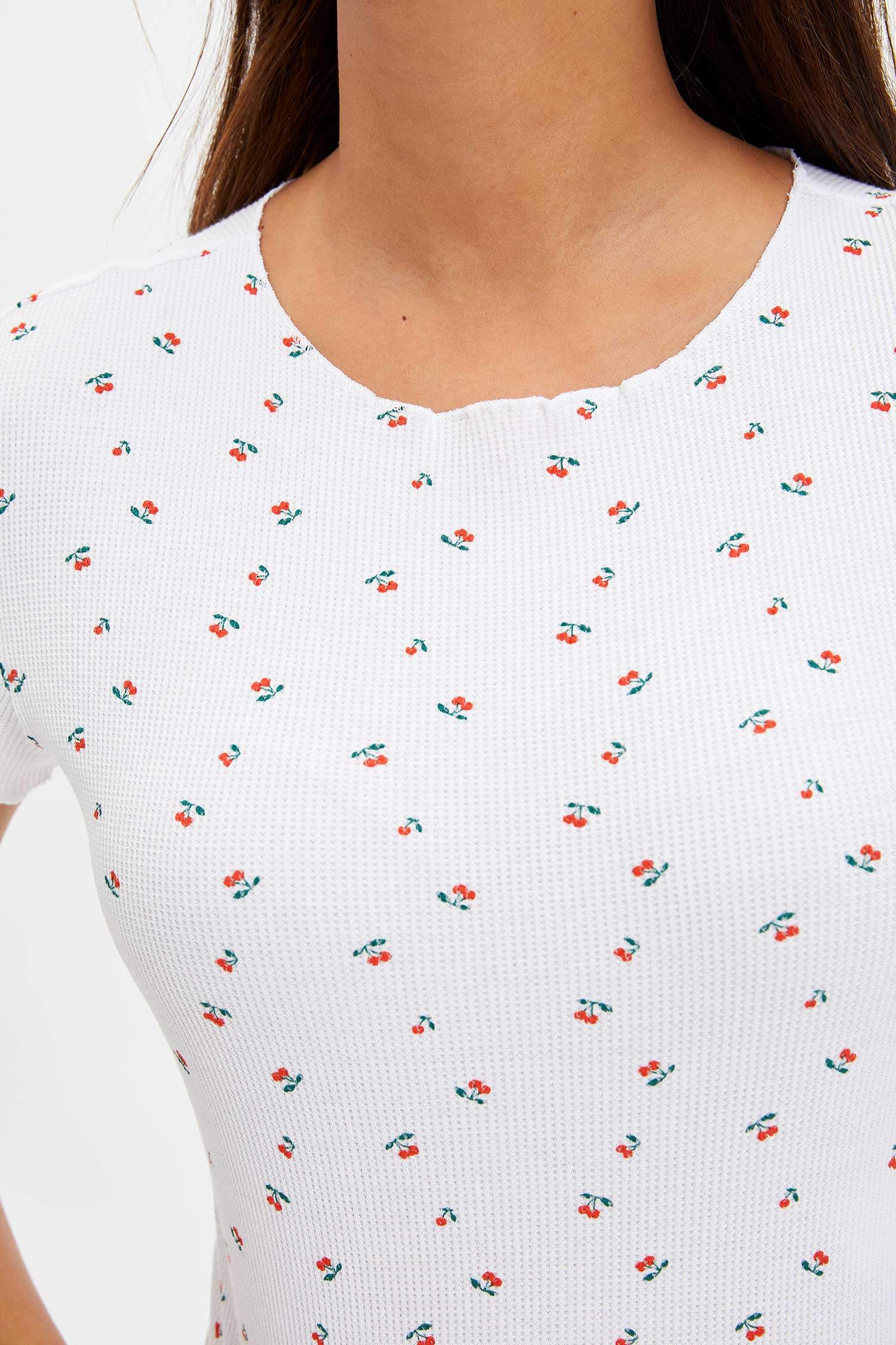 Defacto Desenli Slim Fit T-shirt. 3 Defacto Desenli Slim Fit T-shirt. 3