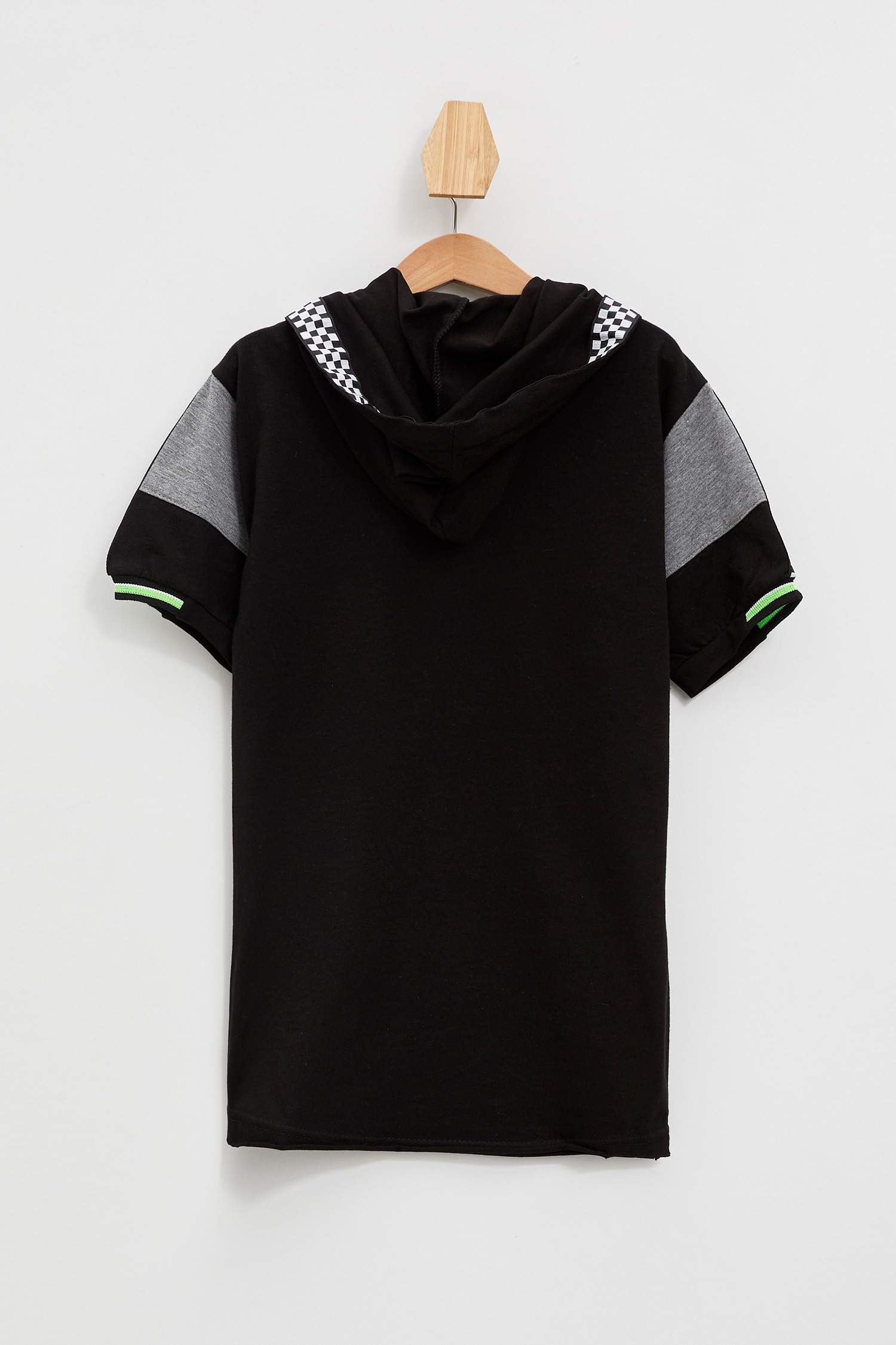Defacto Kapüşonlu Baskılı T-shirt. 4 Defacto Kapüşonlu Baskılı T-shirt. 4