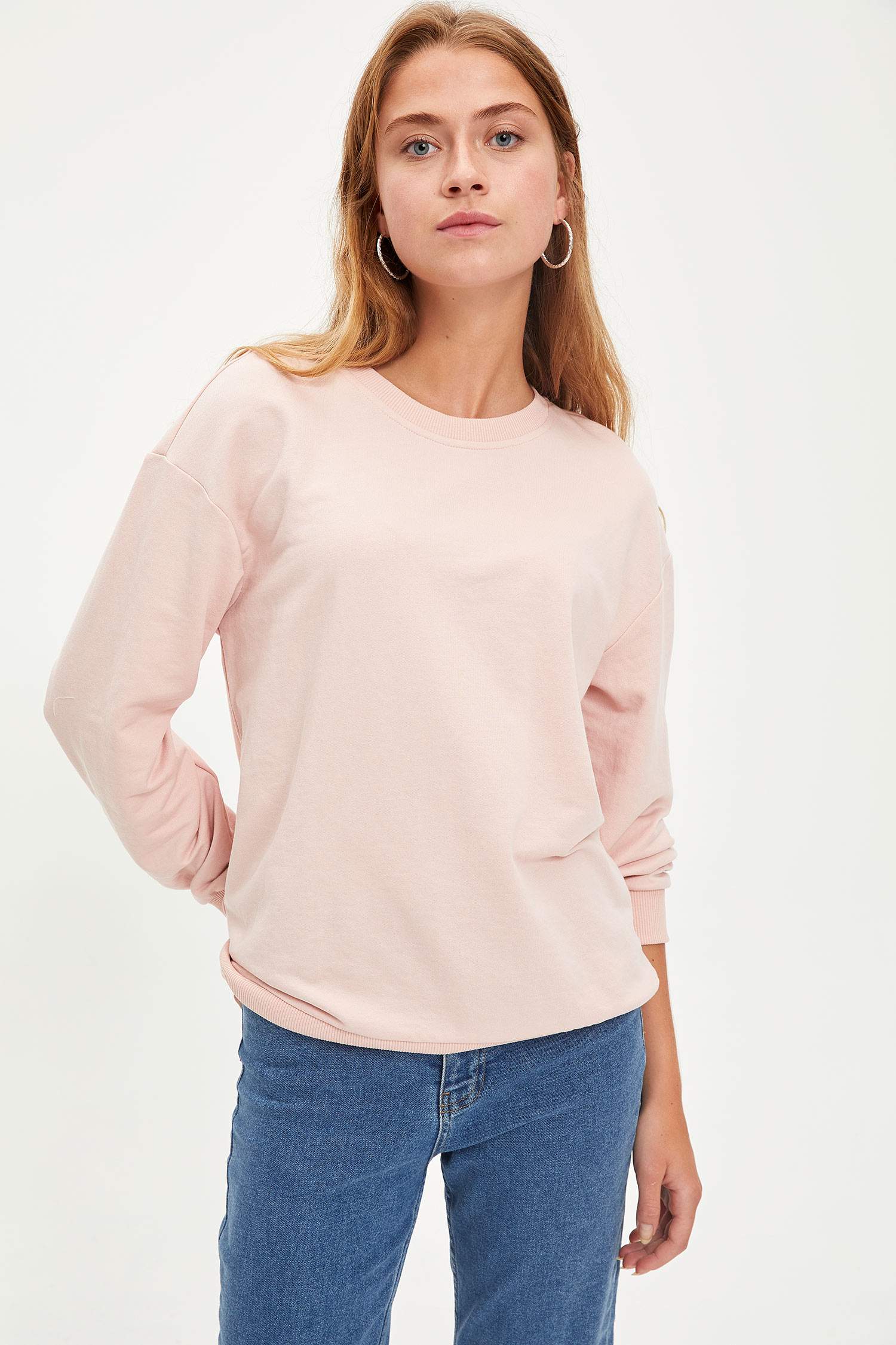 Basic Regular Fit Bisiklet Yaka Cepsiz Uzun Kollu Sweatshirt