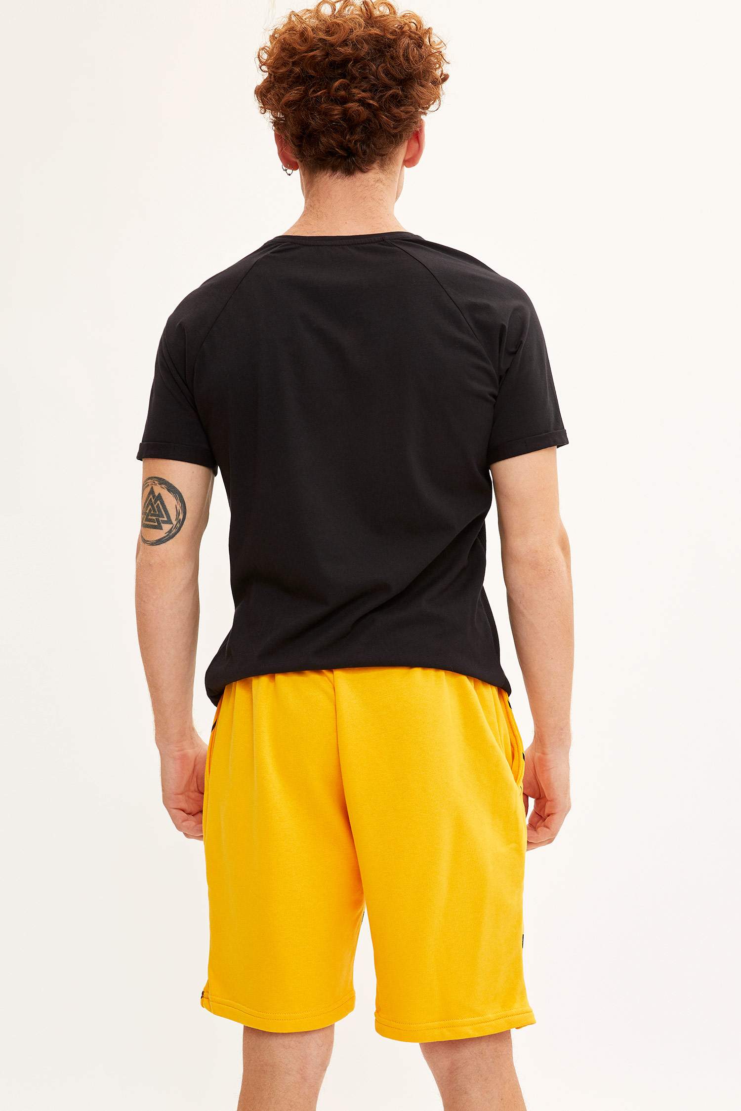 Defacto Baskılı Slim Fit Şort. 3 Defacto Baskılı Slim Fit Şort. 3