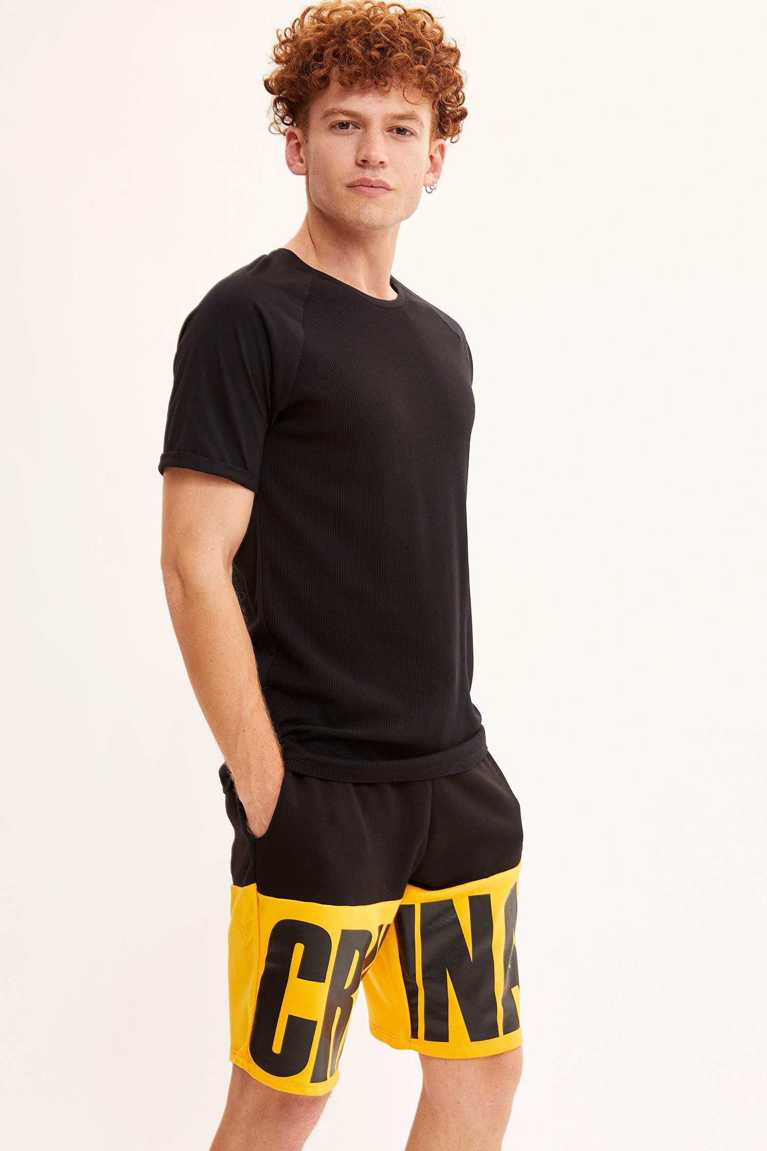 Defacto Renk Bloklu Slim Fit Şort. 1 Defacto Renk Bloklu Slim Fit Şort. 1