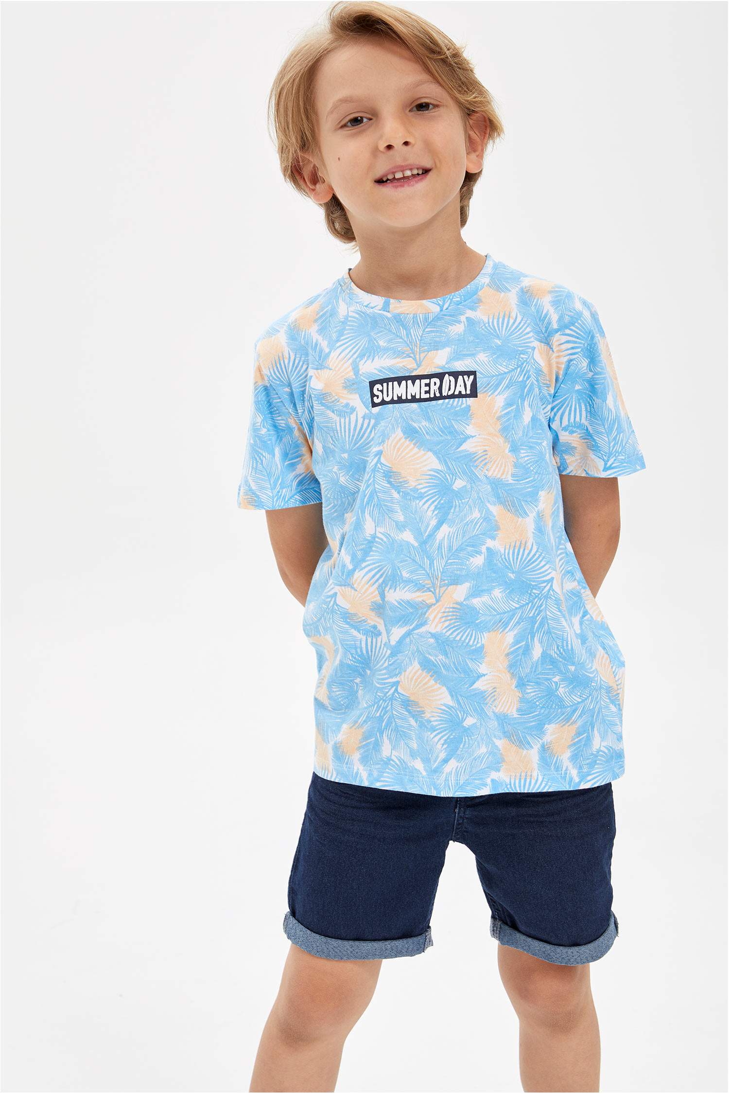 Defacto Yaprak Desenli T-shirt. 1 Defacto Yaprak Desenli T-shirt. 1