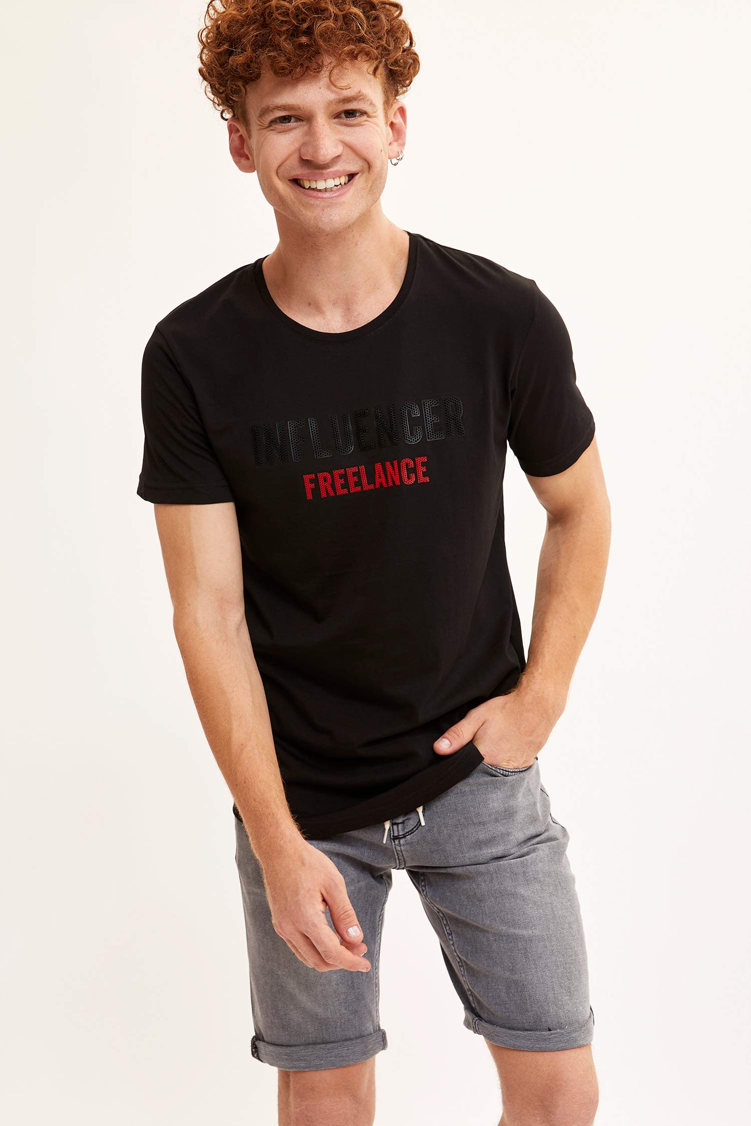 Defacto Baskılı T-Shirt. 1 Defacto Baskılı T-Shirt. 1