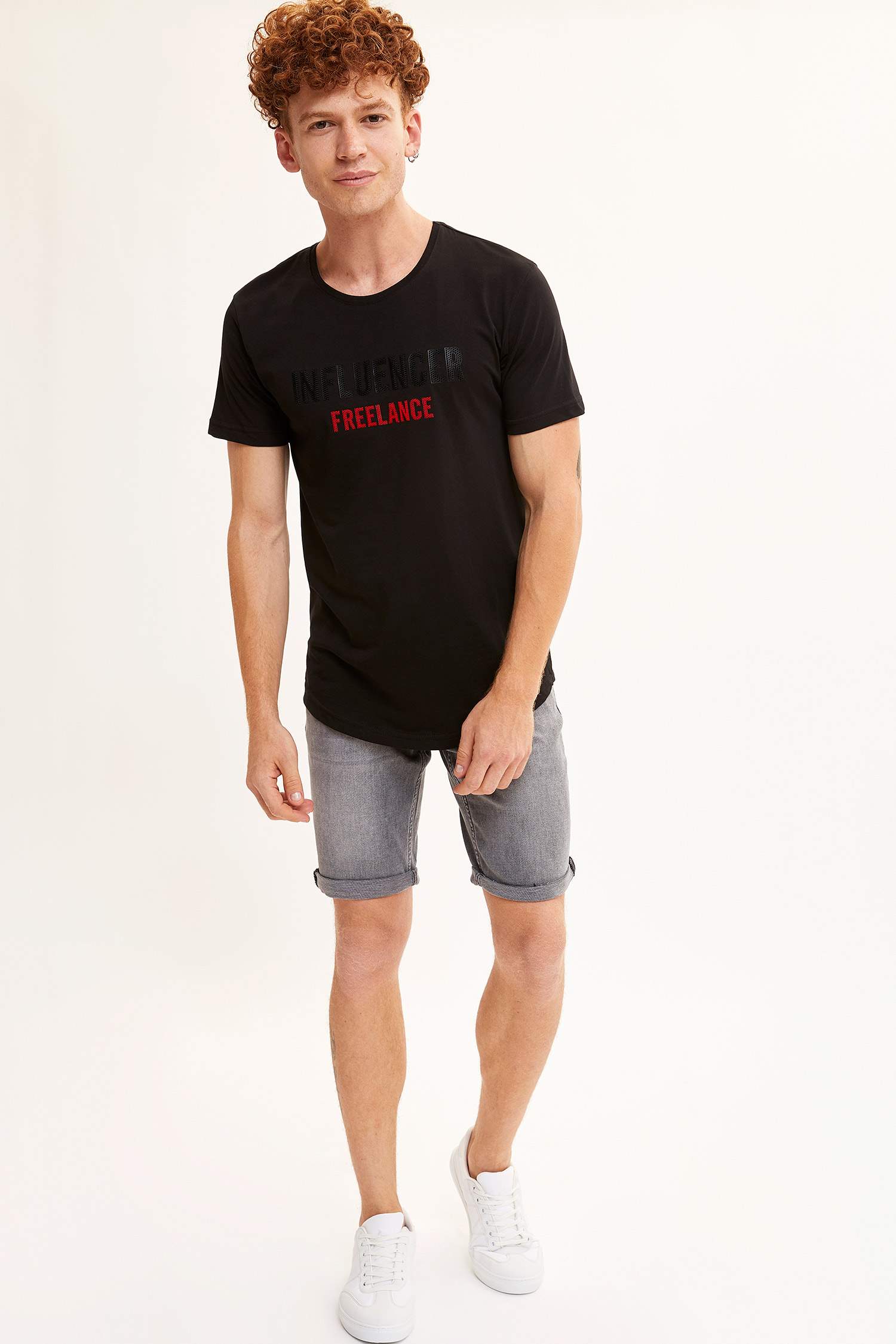 Defacto Baskılı T-Shirt. 2 Defacto Baskılı T-Shirt. 2