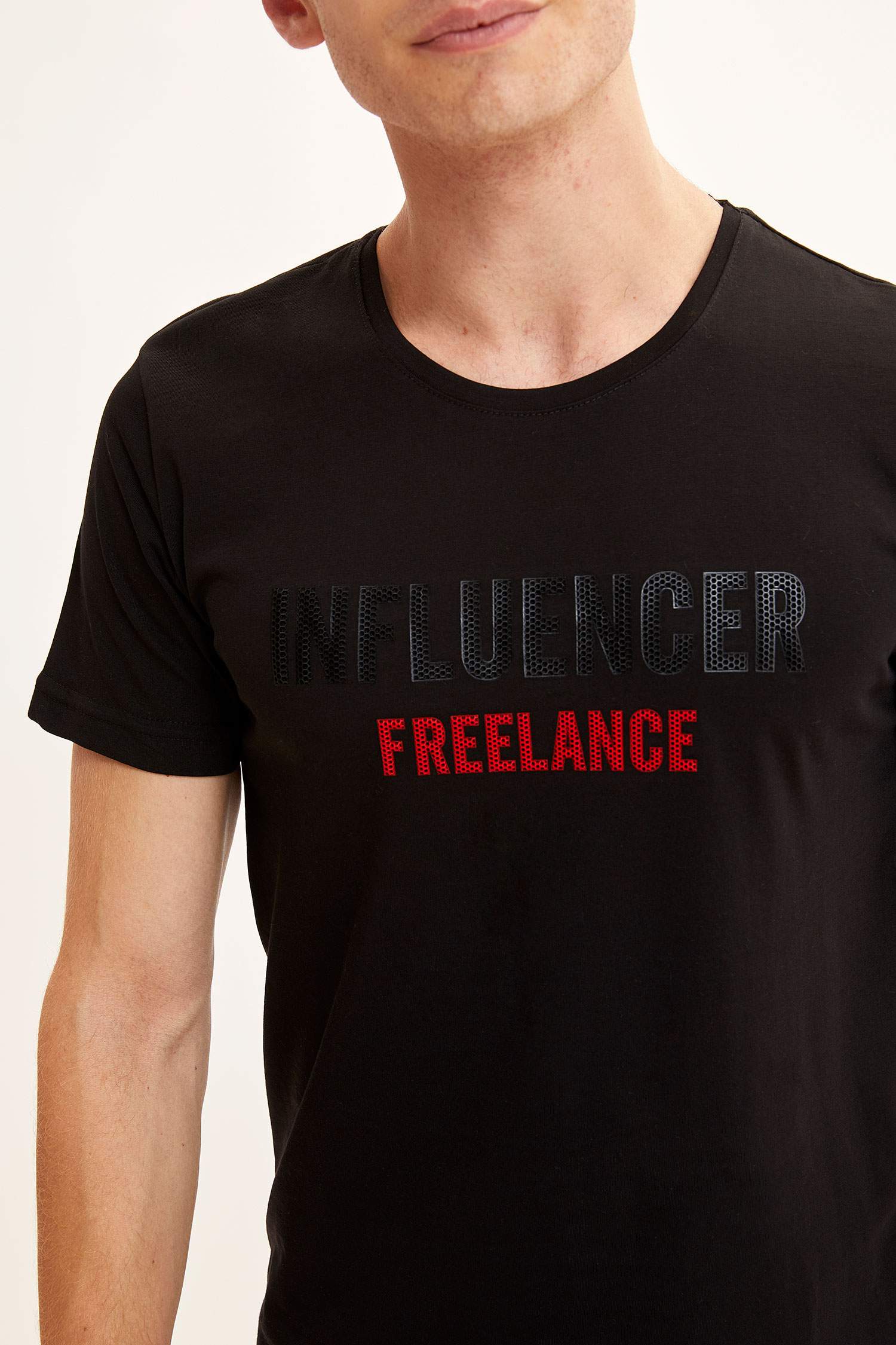 Defacto Baskılı T-Shirt. 3 Defacto Baskılı T-Shirt. 3