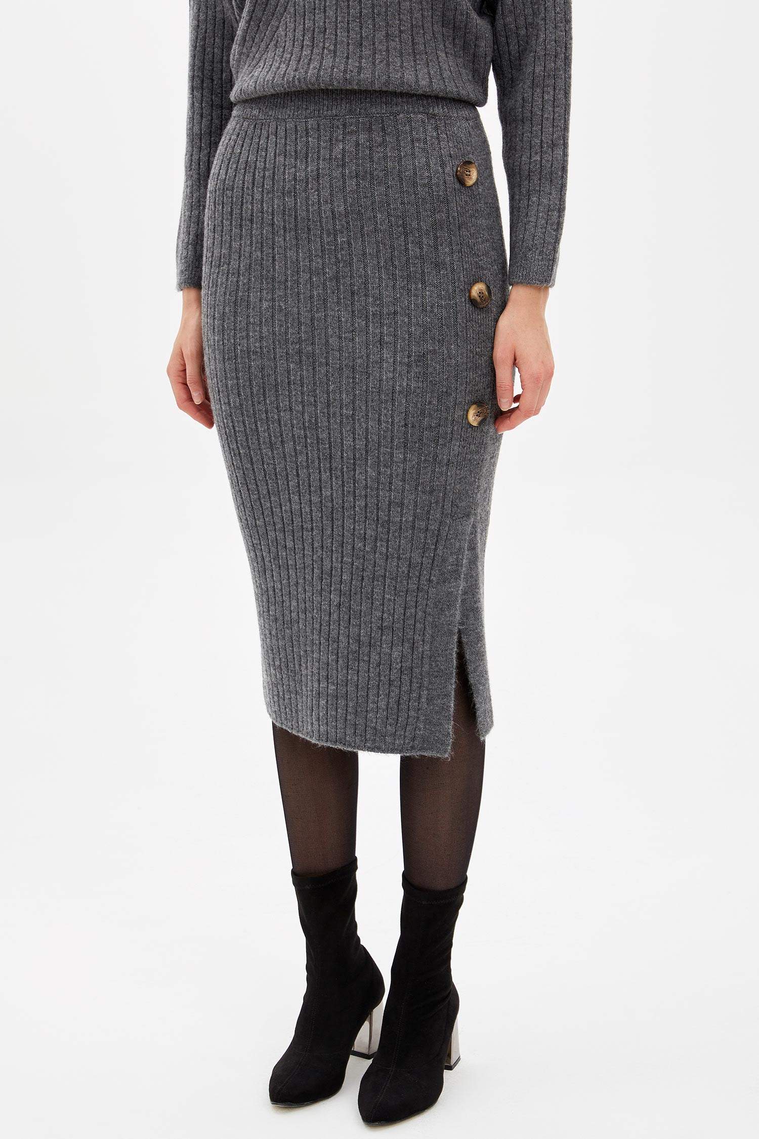 Slim Fit Düğme Detaylı Triko Etek