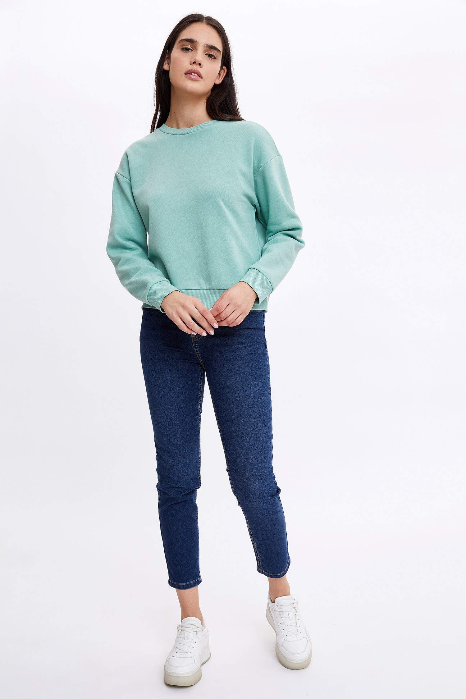Regular Fit Bisiklet Yaka Basic Sweatshirt