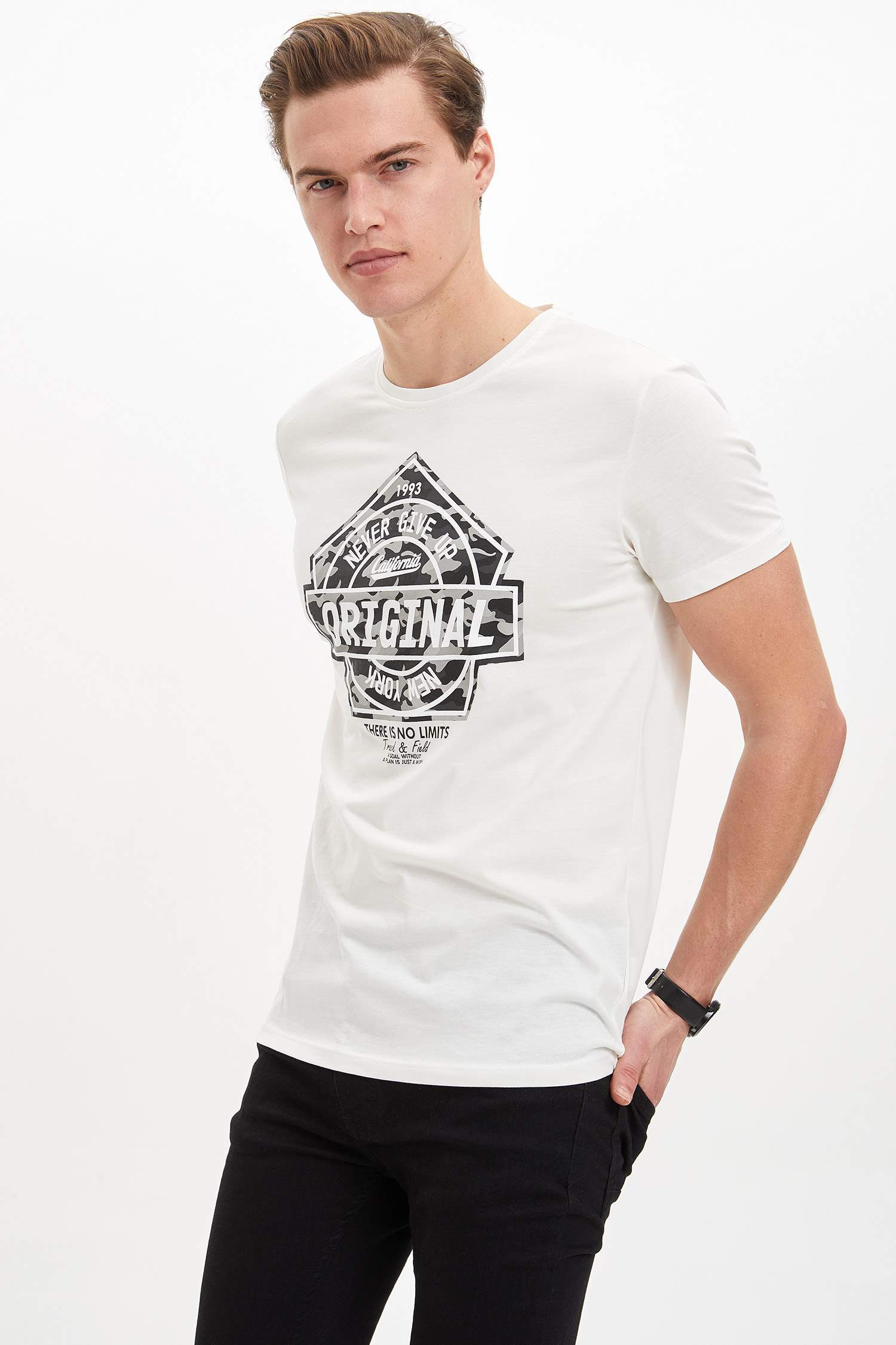 Baskılı Kısa Kollu Slim Fit Pamuklu Tişört