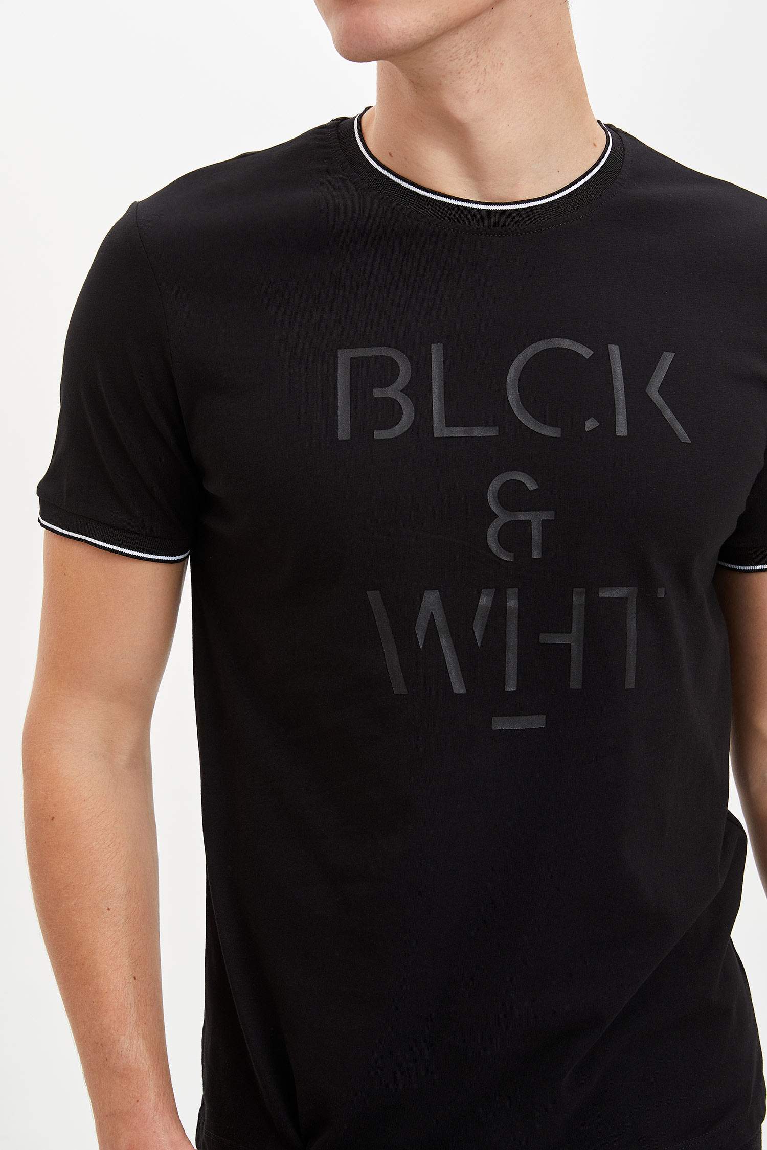 Yazı Baskılı Bisiklet Yaka Kısa Kollu Slim Fit Tişört