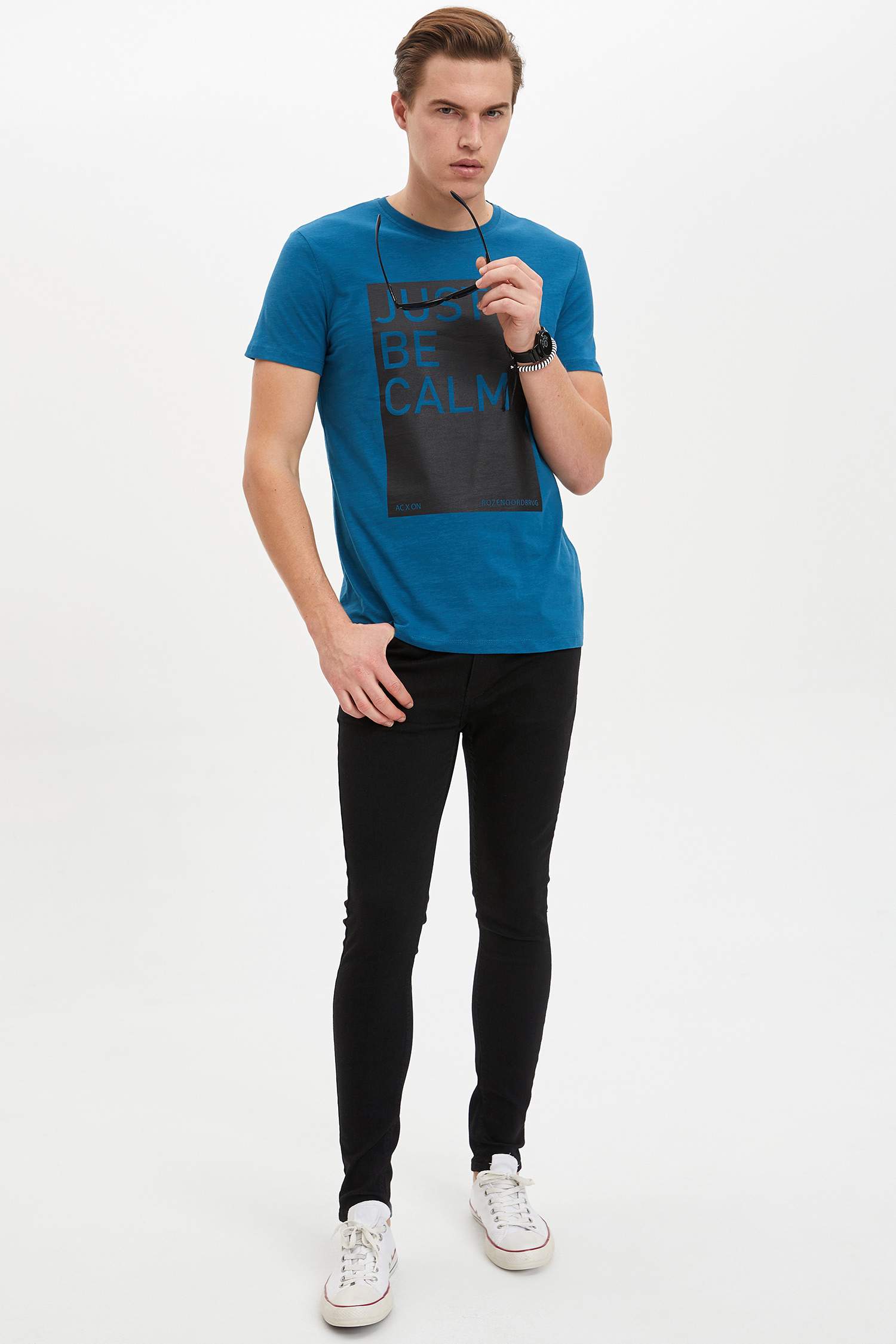 Defacto Baskılı Slim Fit T-shirt. 2 Defacto Baskılı Slim Fit T-shirt. 2