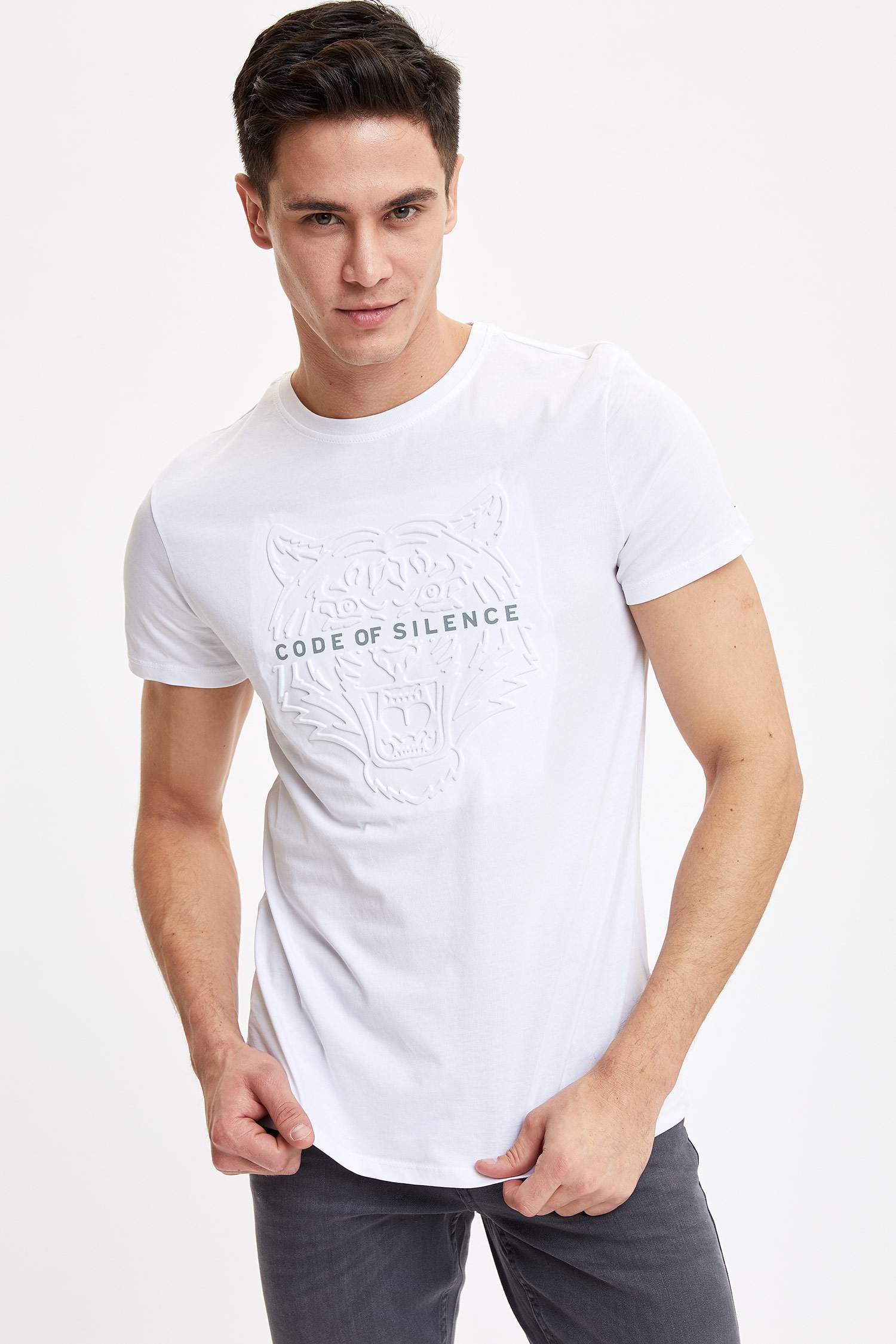 Aslan Baskılı Bisiklet Yaka Slim Fit Tişört