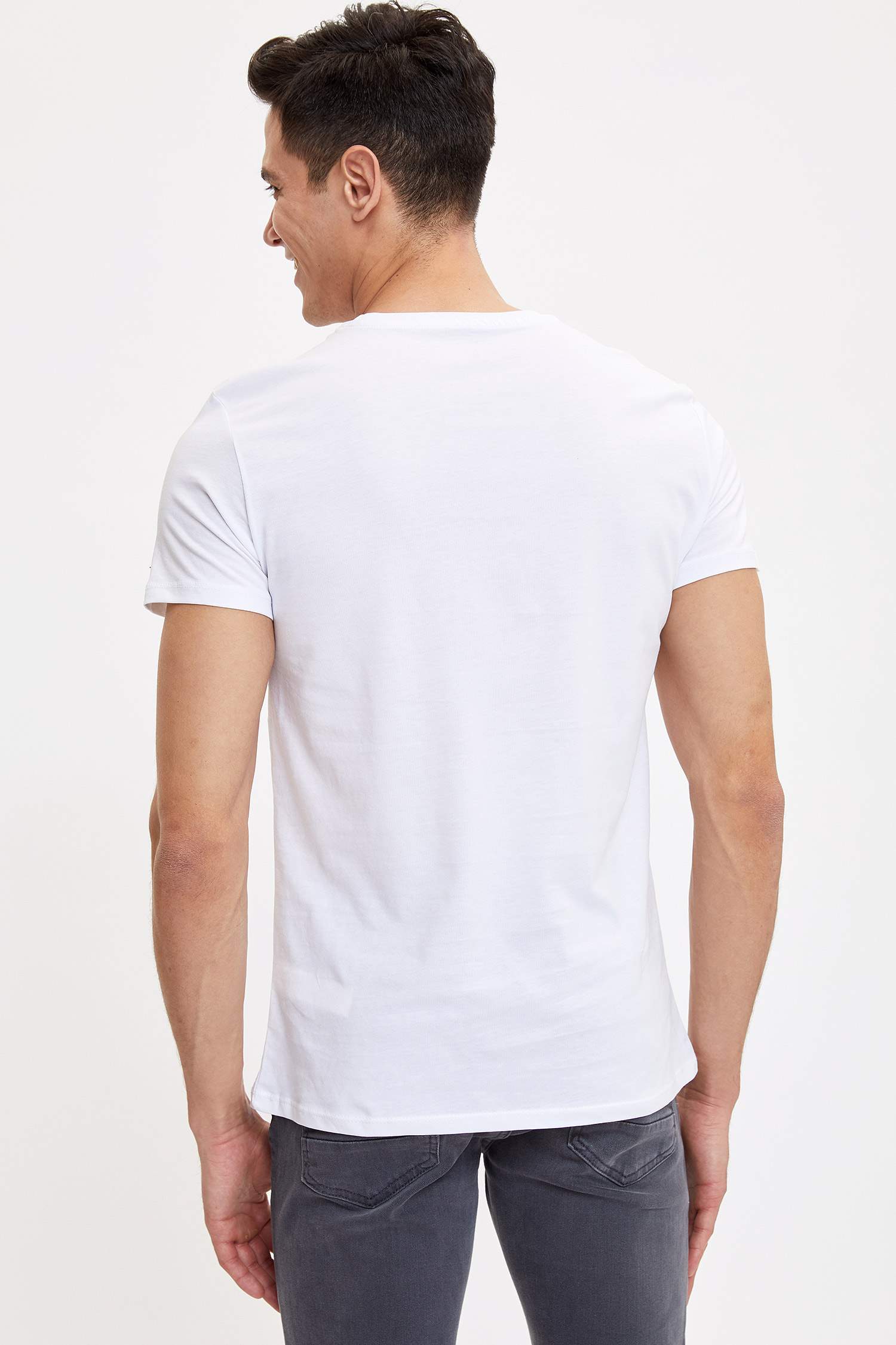Aslan Baskılı Bisiklet Yaka Slim Fit Tişört